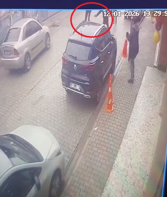 Adana -Çocuğunun eski öğretmenini darbedip, tabancayla ateş eden şüphelinin 20 suç kaydı varmış - Görsel 7