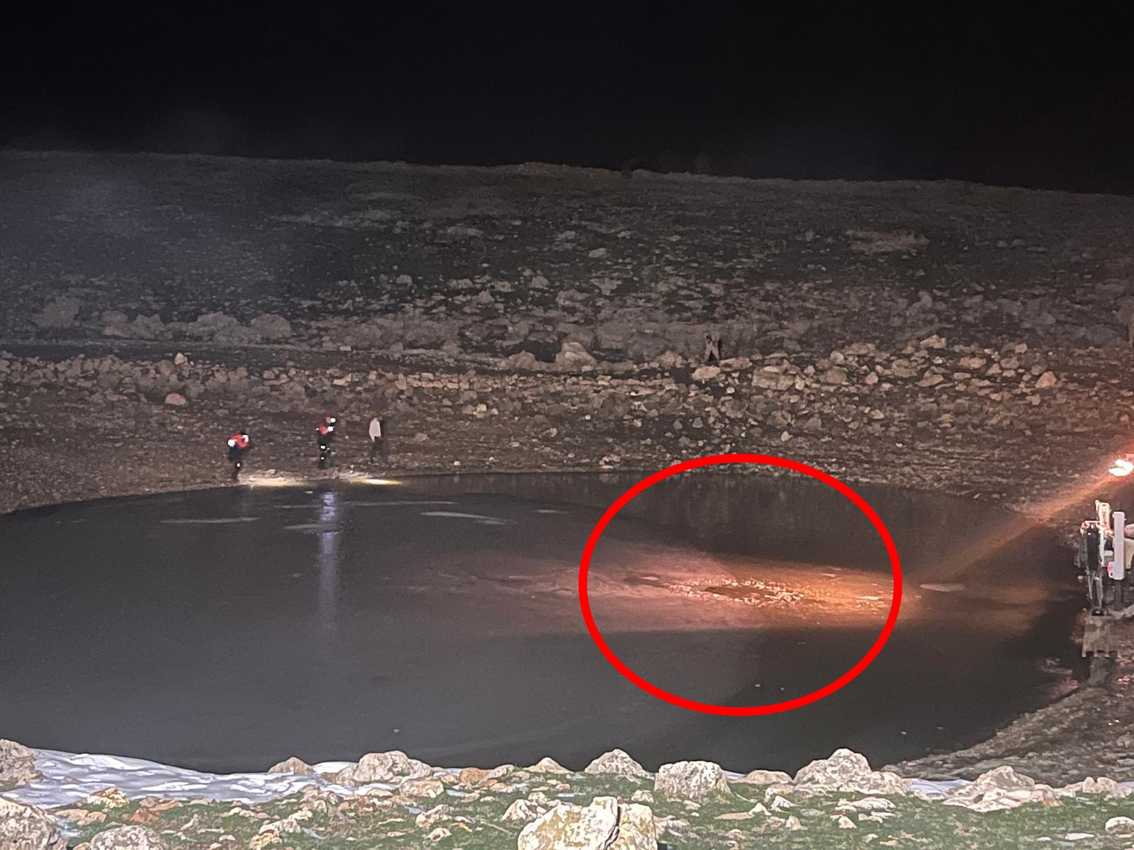 Mardin’de kayıp 2 çocuğun, yüzeyi buz tutan gölette cansız bedenleri bulundu - Görsel 2