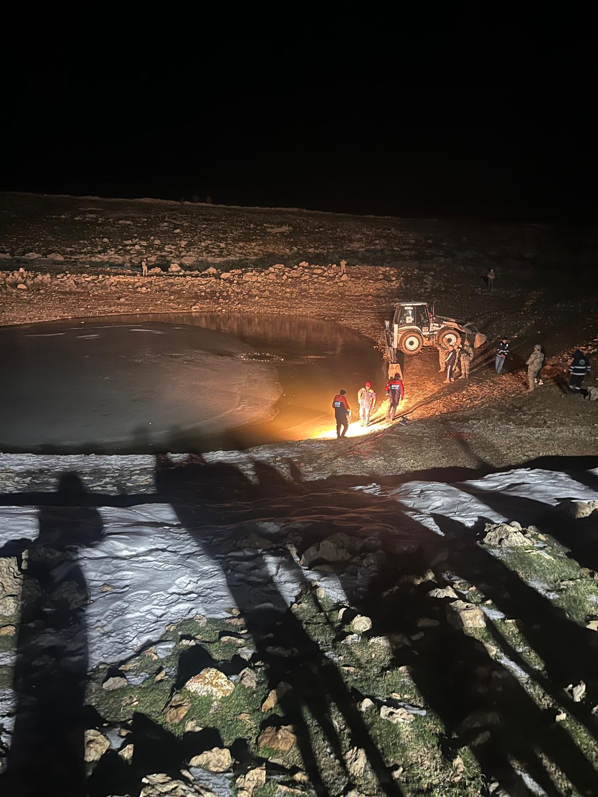 Mardin’de kayıp 2 çocuğun, yüzeyi buz tutan gölette cansız bedenleri bulundu - Görsel 3