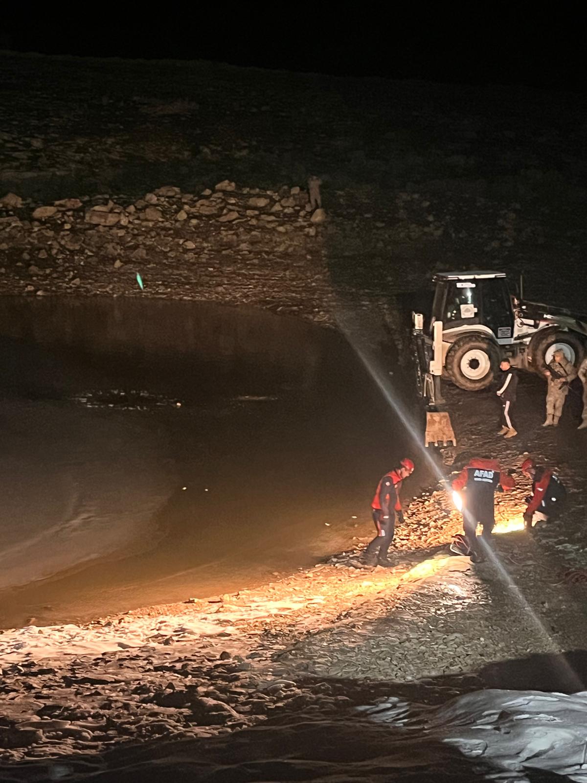 Mardin’de kayıp 2 çocuğun, yüzeyi buz tutan gölette cansız bedenleri bulundu - Görsel 4