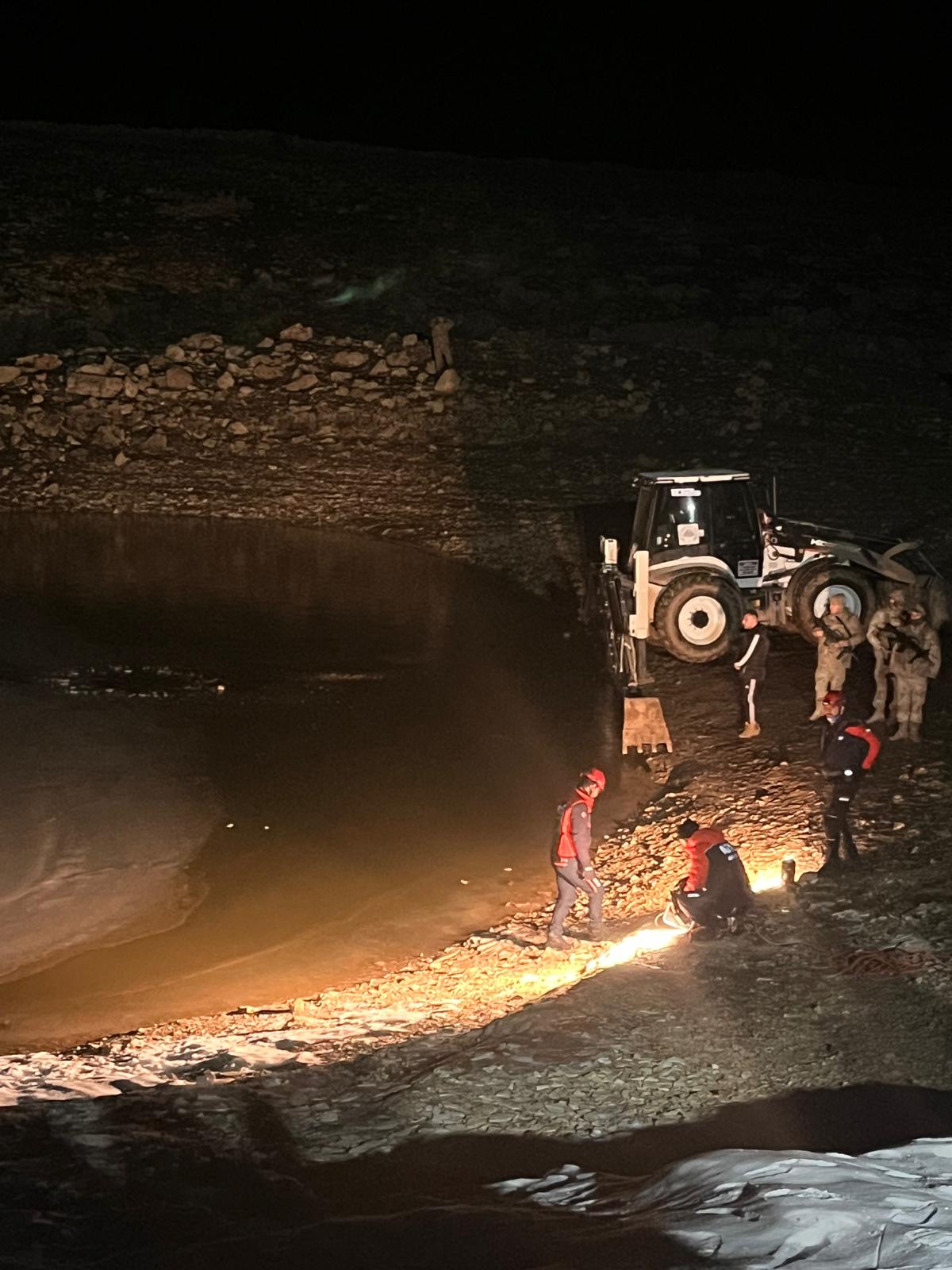 Mardin’de kayıp 2 çocuğun, yüzeyi buz tutan gölette cansız bedenleri bulundu - Görsel 5
