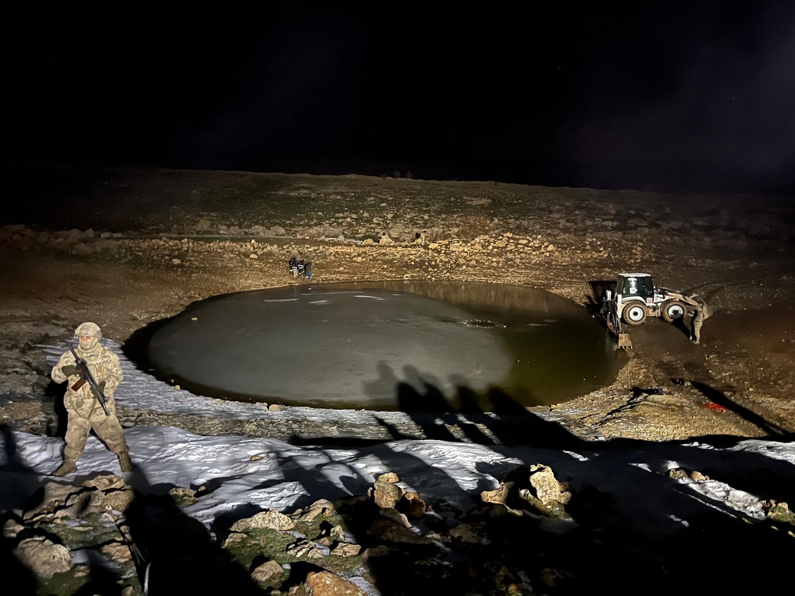 Mardin’de kayıp 2 çocuğun, yüzeyi buz tutan gölette cansız bedenleri bulundu - Görsel 6