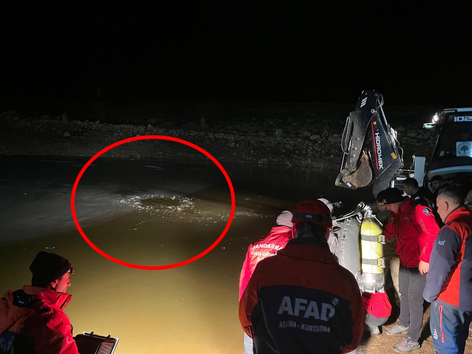 Mardin’de kayıp 2 çocuğun, yüzeyi buz tutan gölette cansız bedenleri bulundu - Görsel 8