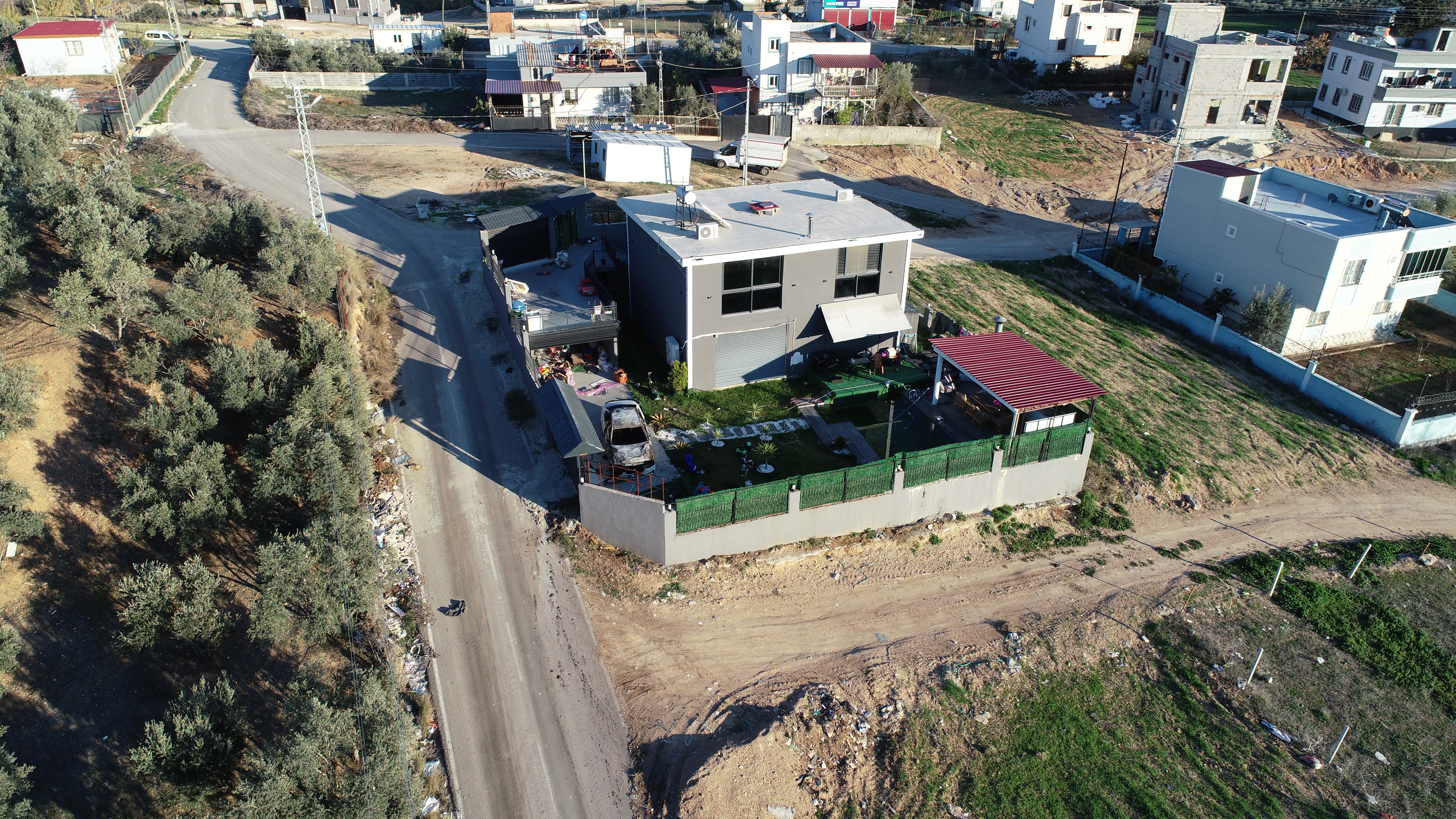 Adana- Lüks villadaki aile faciası; eski eşine 'Ben ve çocuklarım, sen eve geldiğinde ölmüş olacağız' mesajı atmış - Görsel 1