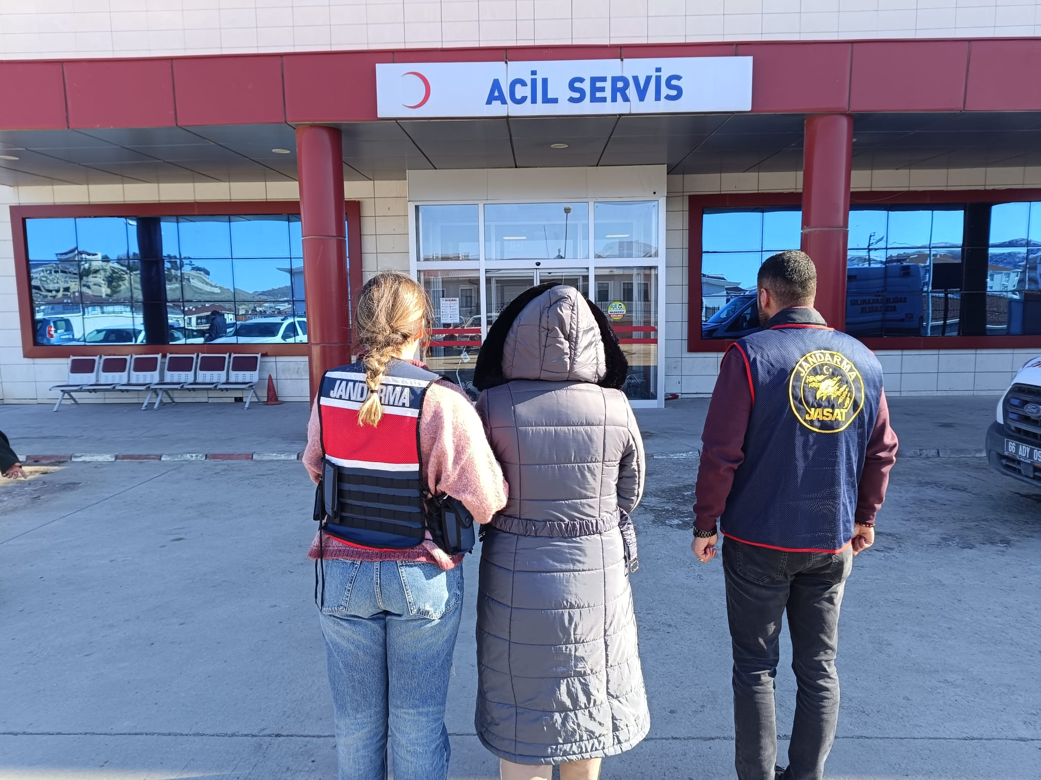 '65 yıl önce ölen kadının kimliğiyle dolandırıcılık' iddiasında 4 yakınına gözaltı - Görsel 1