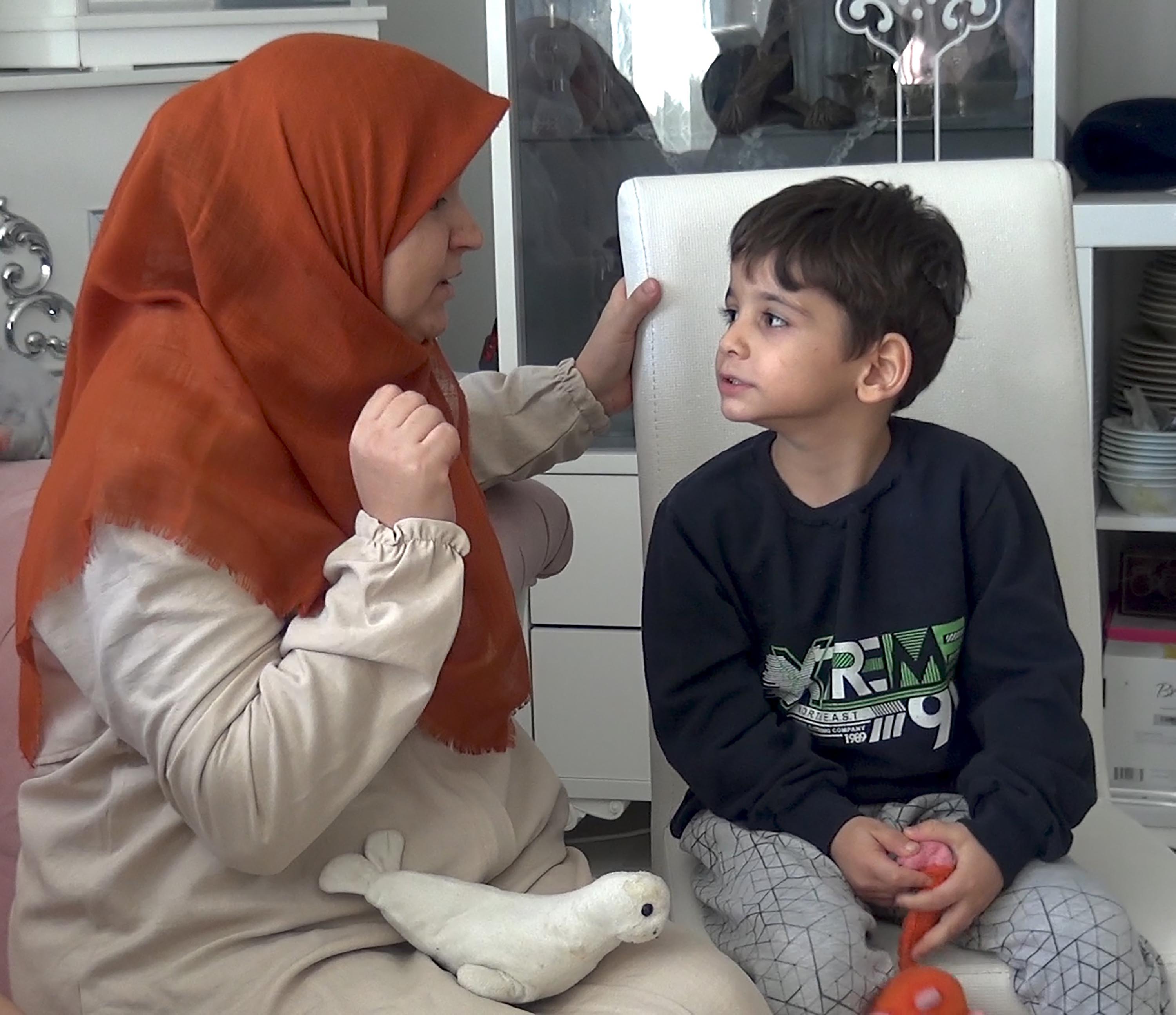 Erzurum'daki yangında 3 işitme engelli çocuk babasız kaldı - Görsel 5