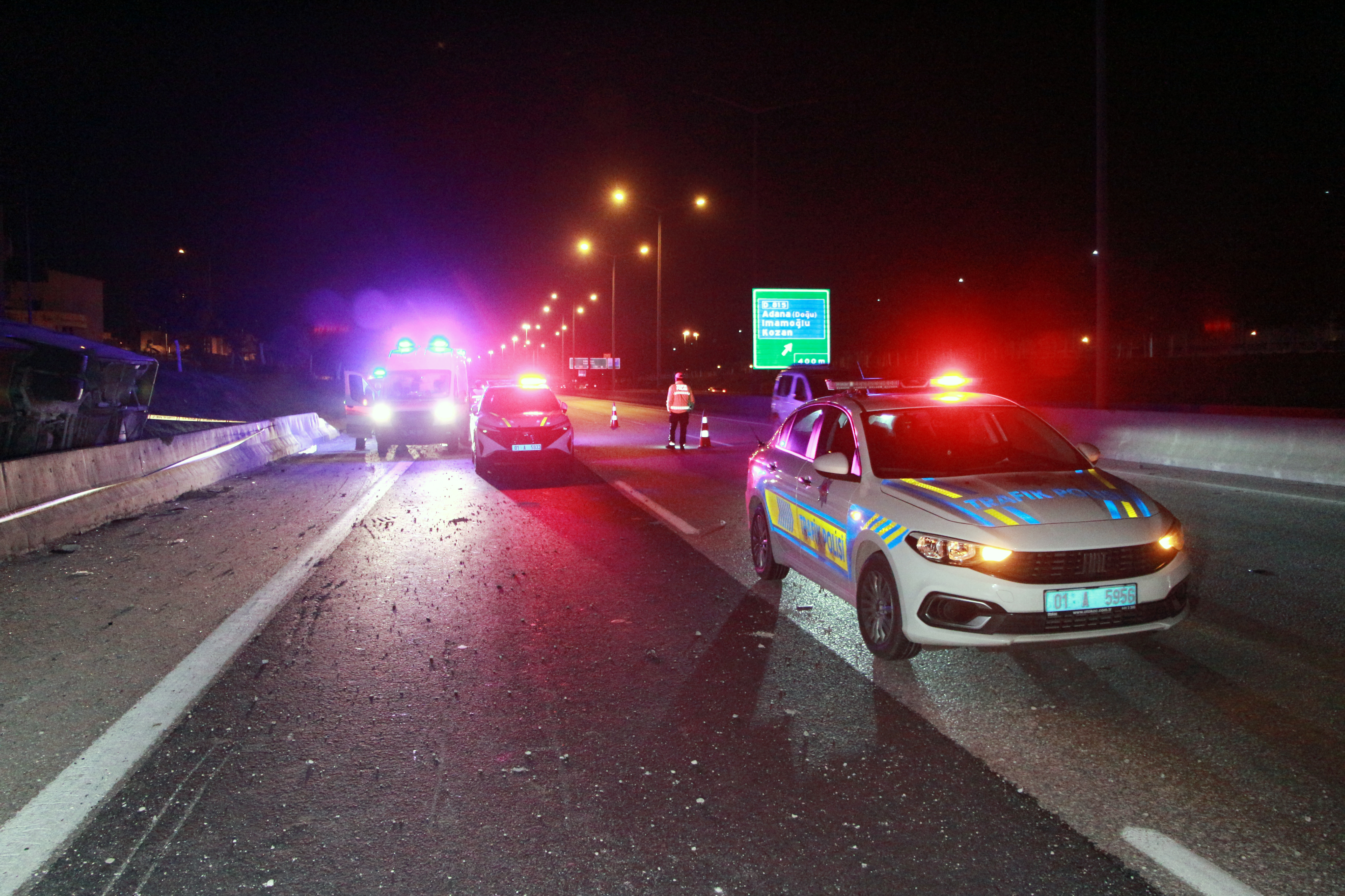 Konya Plakalı Yolcu Otobüsü Adana’da  devrildi: 8 yaralı - Görsel 1