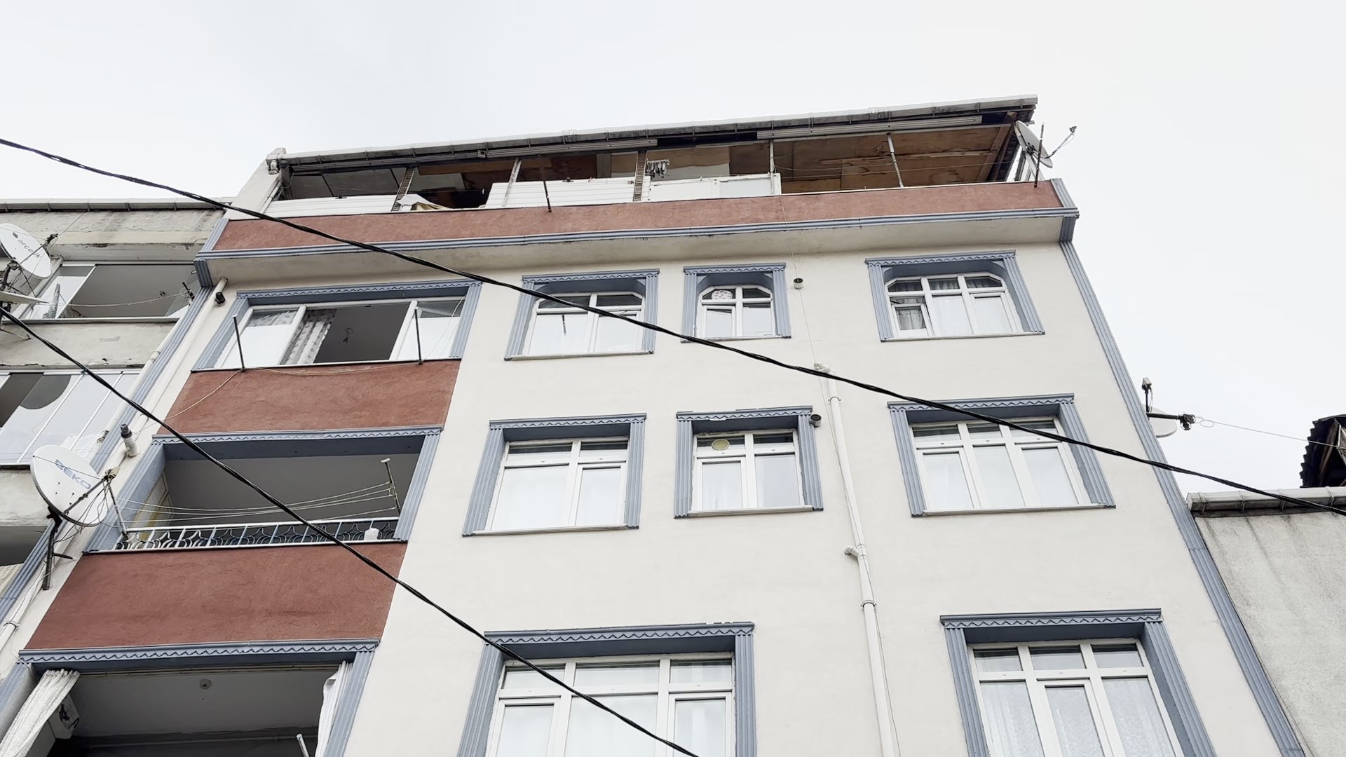 Aynı aileden 3 kişinin öldüğü olayın detayları netleşiyor! Lüküs lambası mı hayattan kopardı? - Görsel 3