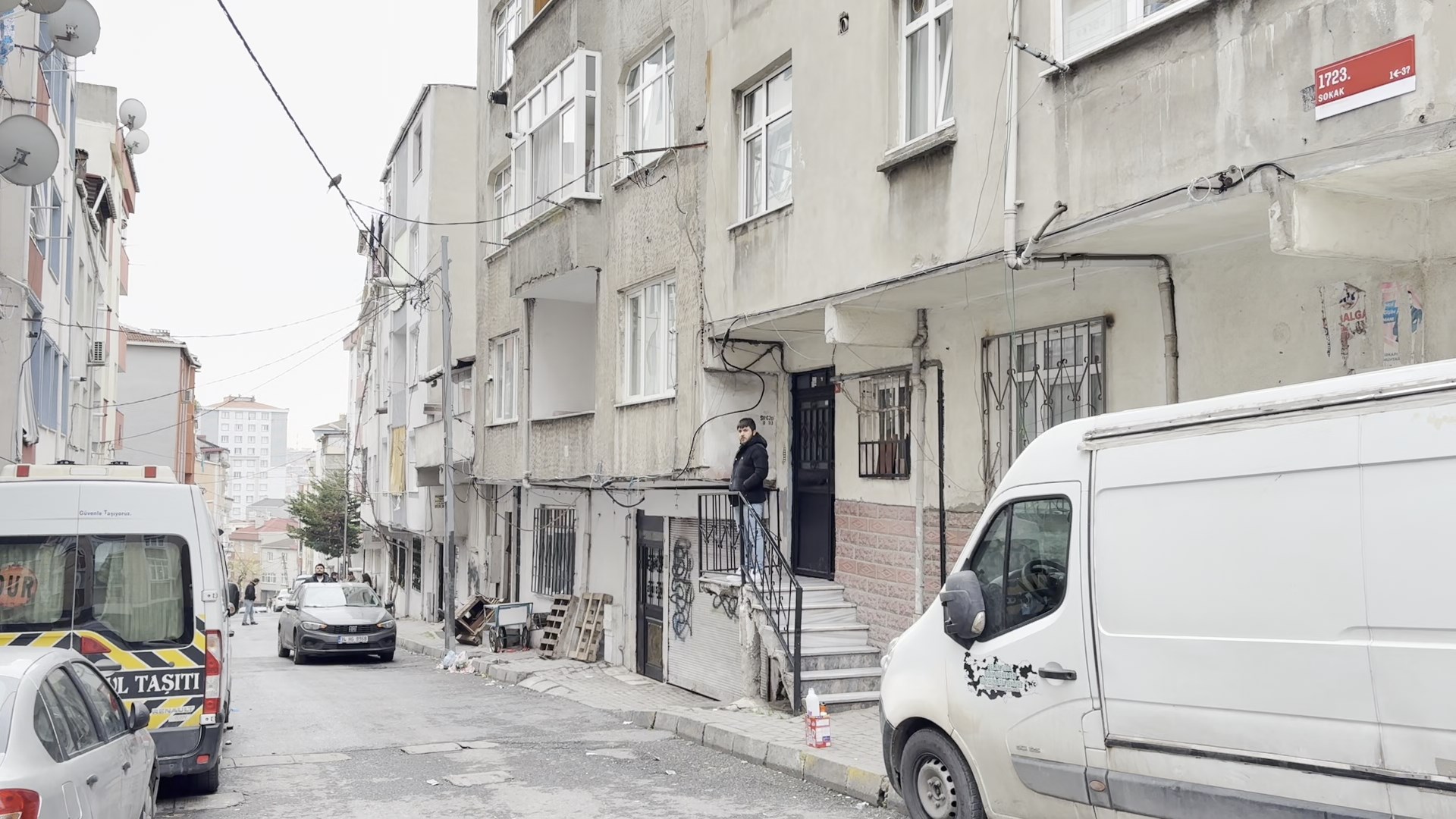 Aynı aileden 3 kişinin öldüğü olayın detayları netleşiyor! Lüküs lambası mı hayattan kopardı? - Görsel 4