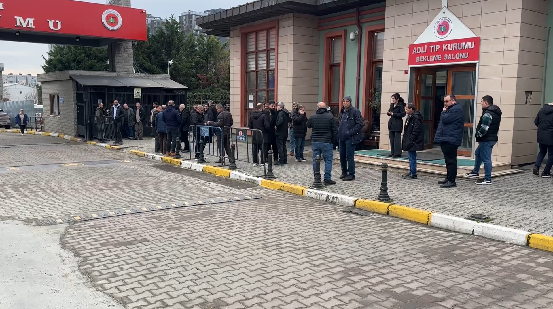 Aynı aileden 3 kişinin öldüğü olayın detayları netleşiyor! Lüküs lambası mı hayattan kopardı? - Görsel 5