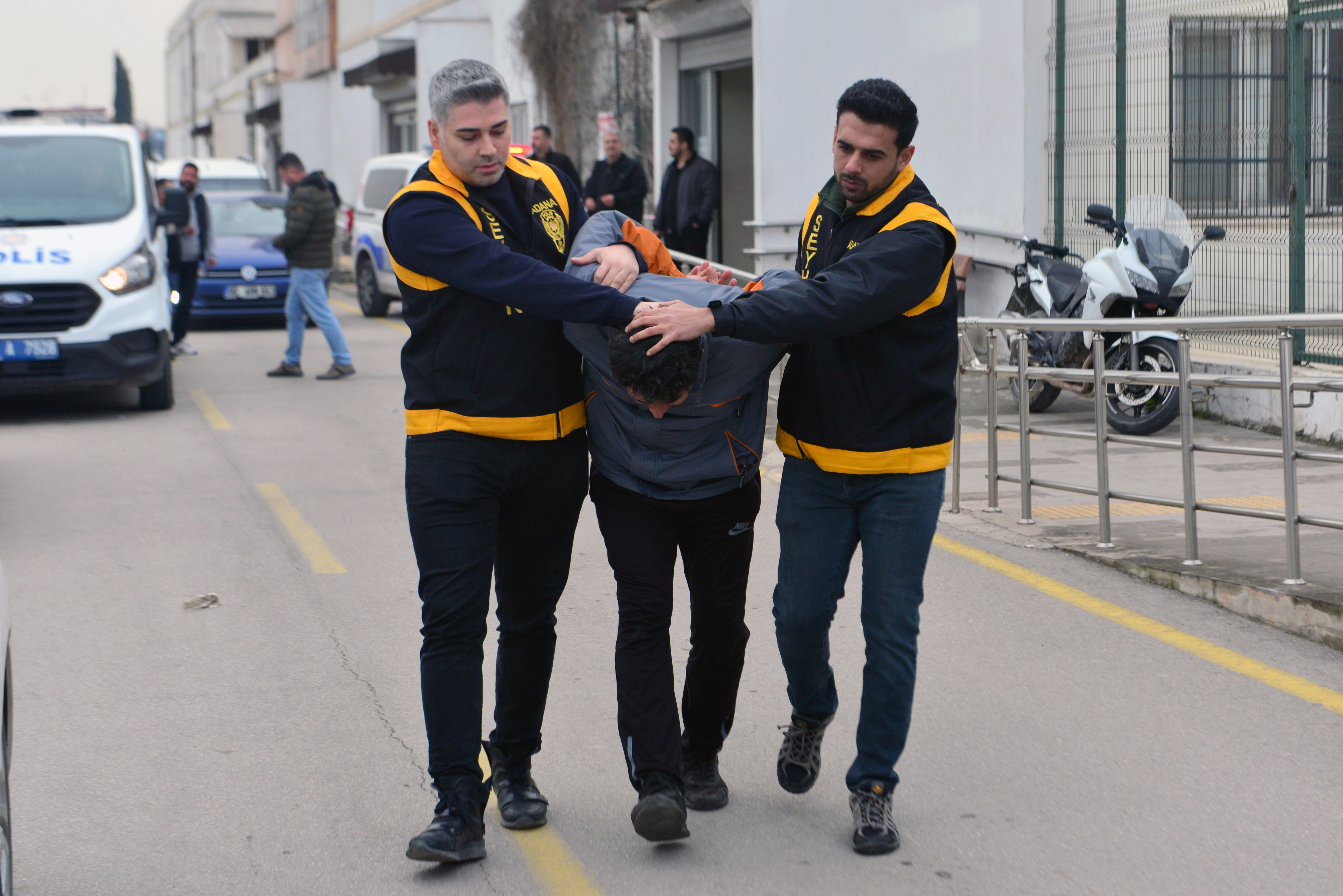 Adana- Kamyonetiyle kediyi ezen sürücüye 1 ay hayvan barınağında çalışma cezası - Görsel 1