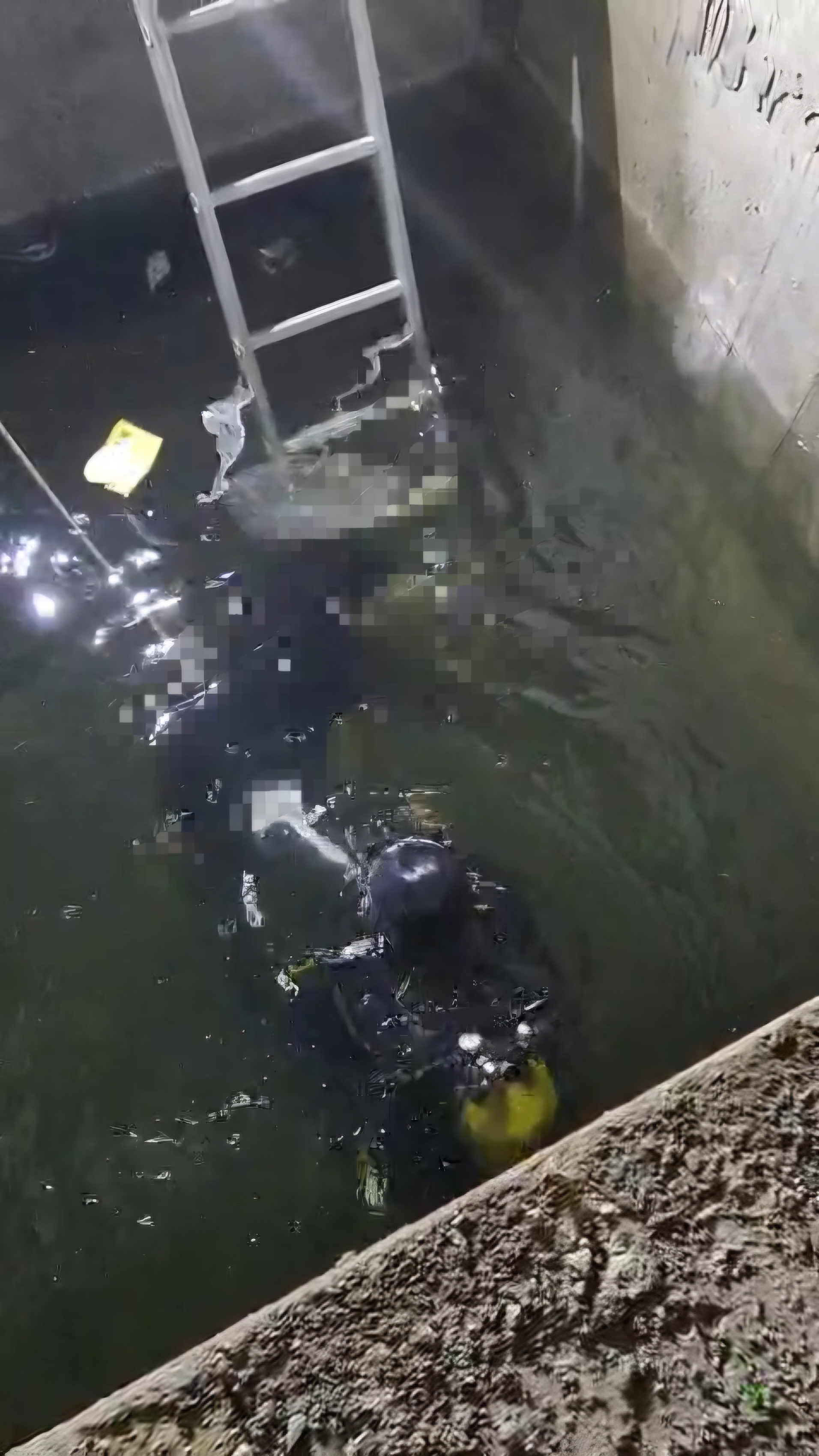 Adana - 2 metre derinliğinde su biriken inşaatın bodruma düşüp, boğuldu - Görsel 1