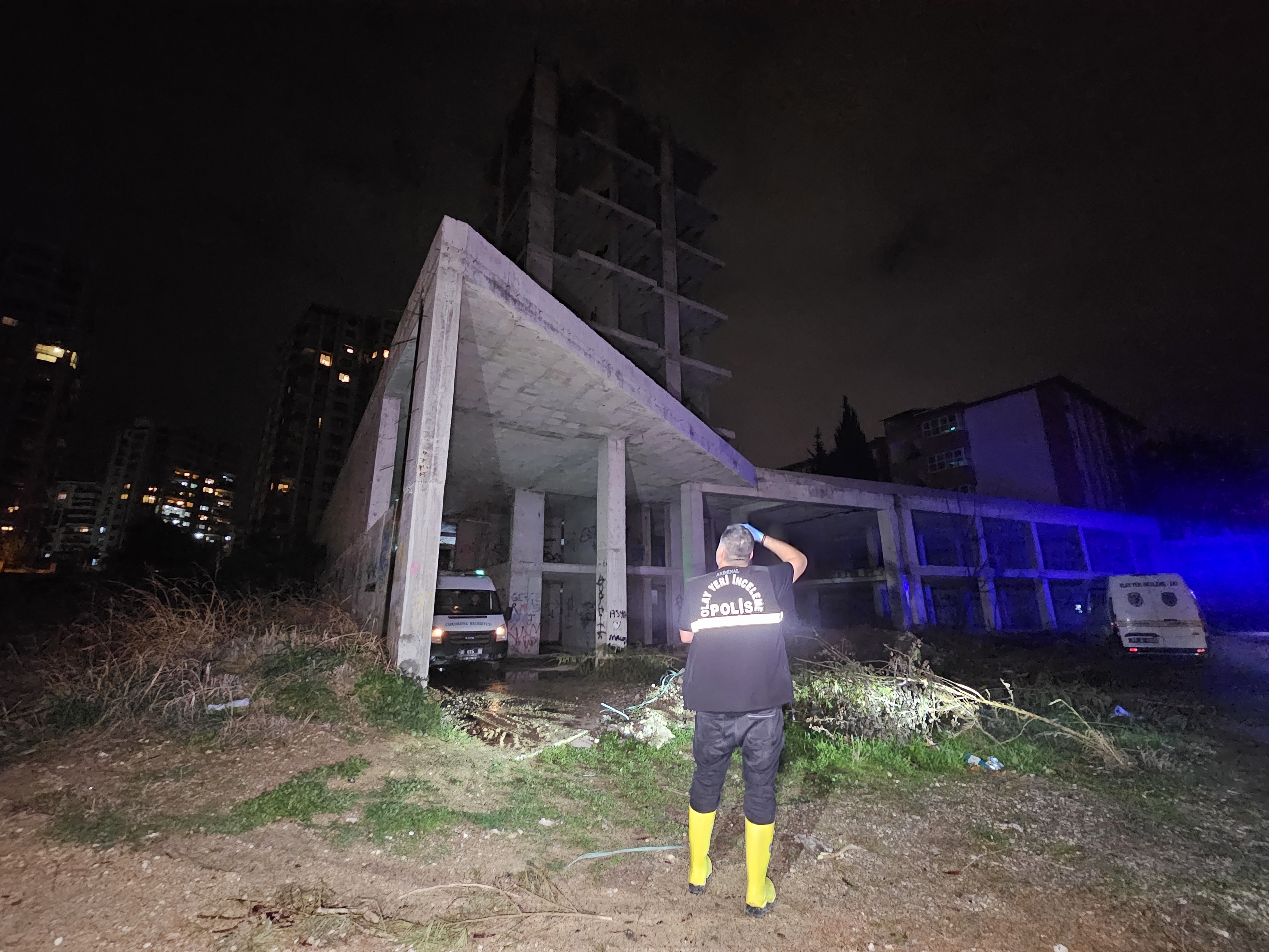 Adana - 2 metre derinliğinde su biriken inşaatın bodruma düşüp, boğuldu - Görsel 6