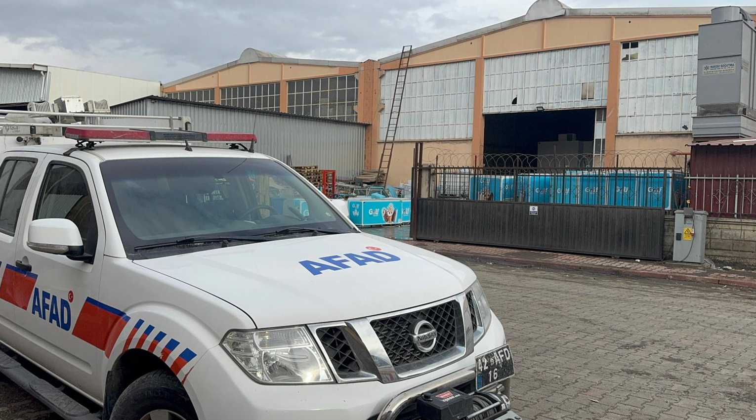 Konya- Depoda 'amonyak gazı' sızıntısı; ekipler tahliye çalışması yaptı - Görsel 4