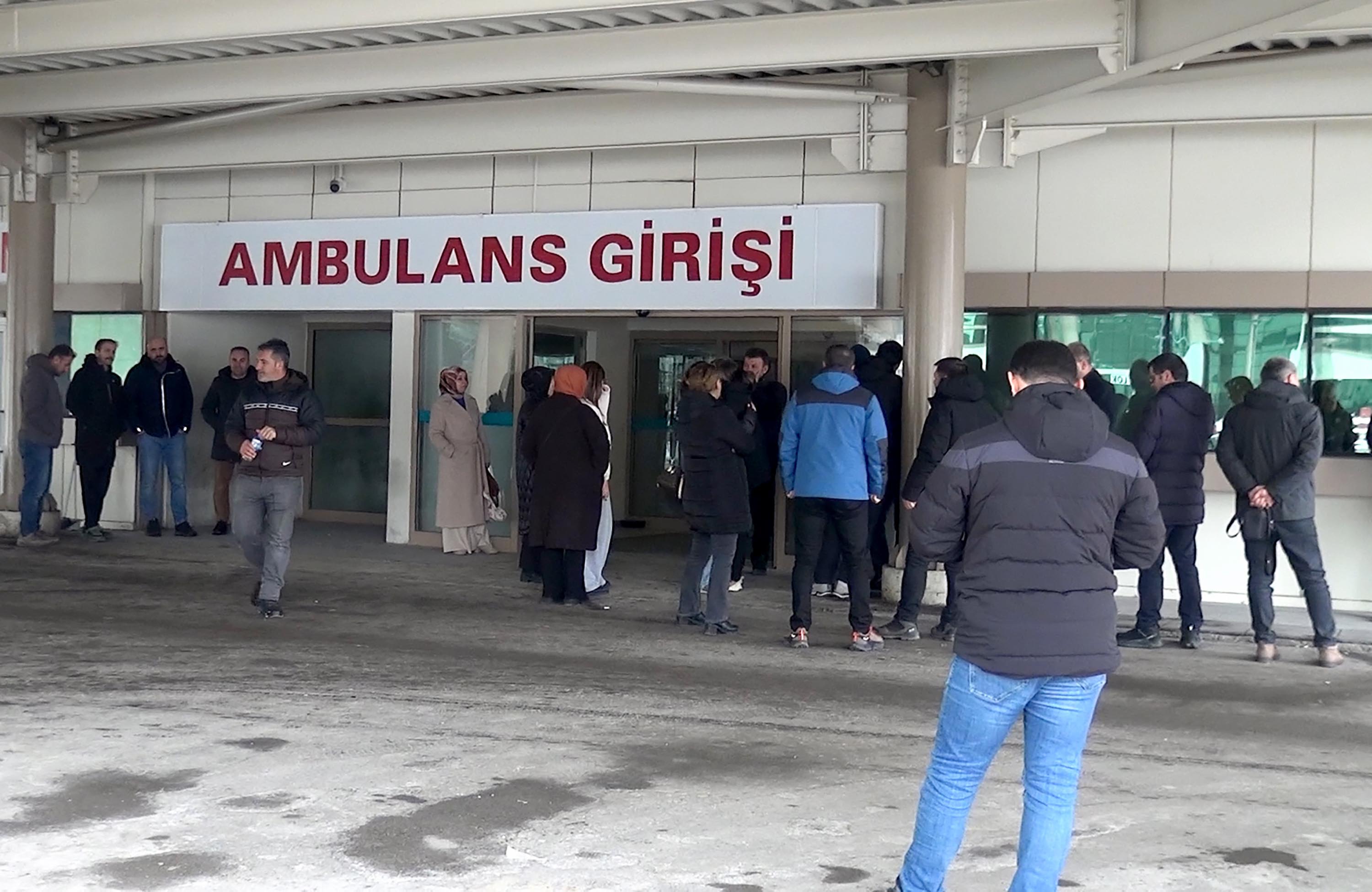 Cam silerken 3’üncü kattan düşen öğretmen yaşamını yitirdi - Görsel 7