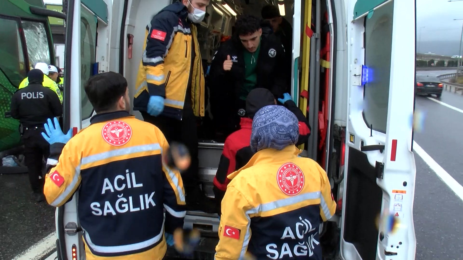 İstanbul- Konyaspor U-19 futbol takımını taşıyan otobüs kaza yaptı; 7 yaralı  - Görsel 6