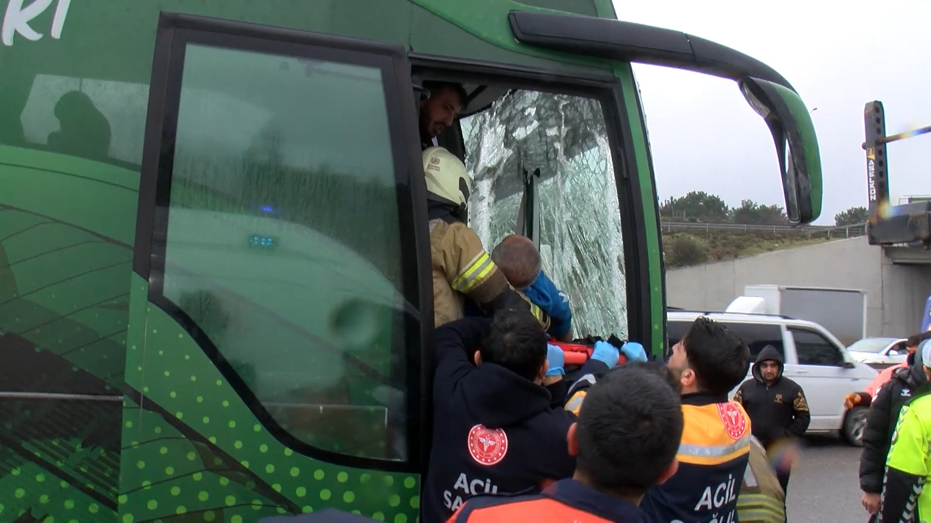 İstanbul- Konyaspor U-19 futbol takımını taşıyan otobüs kaza yaptı; 7 yaralı  - Görsel 7