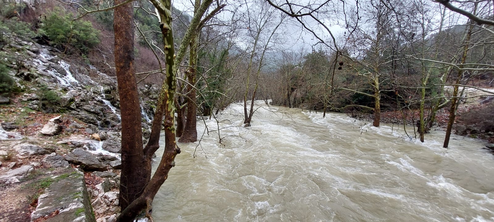 Kuraklıktan Coşkun Sulara: Üzümdere Irmağı Yeniden Hayat Buldu! - Görsel 1