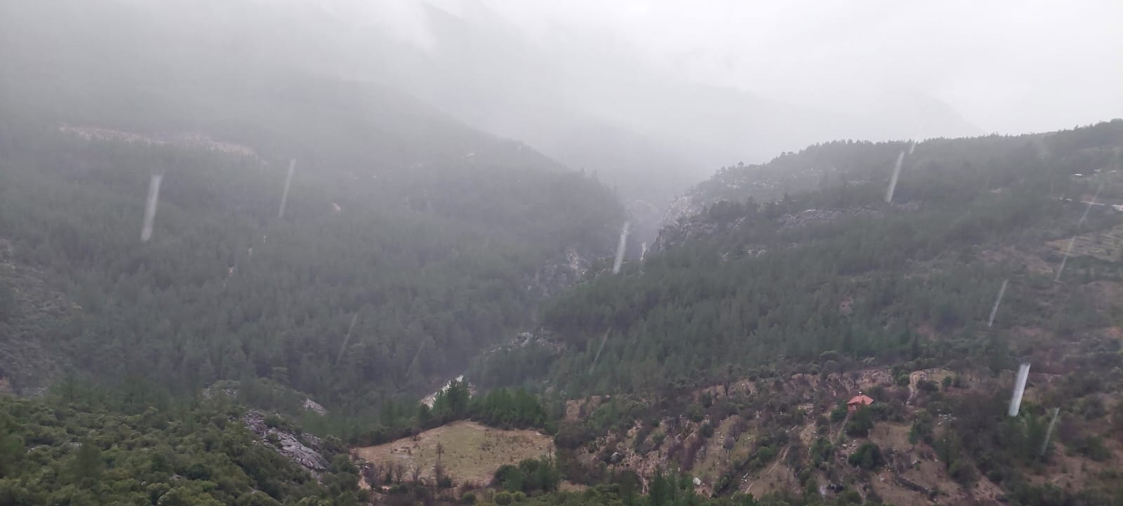 Kuraklıktan Coşkun Sulara: Üzümdere Irmağı Yeniden Hayat Buldu! - Görsel 3