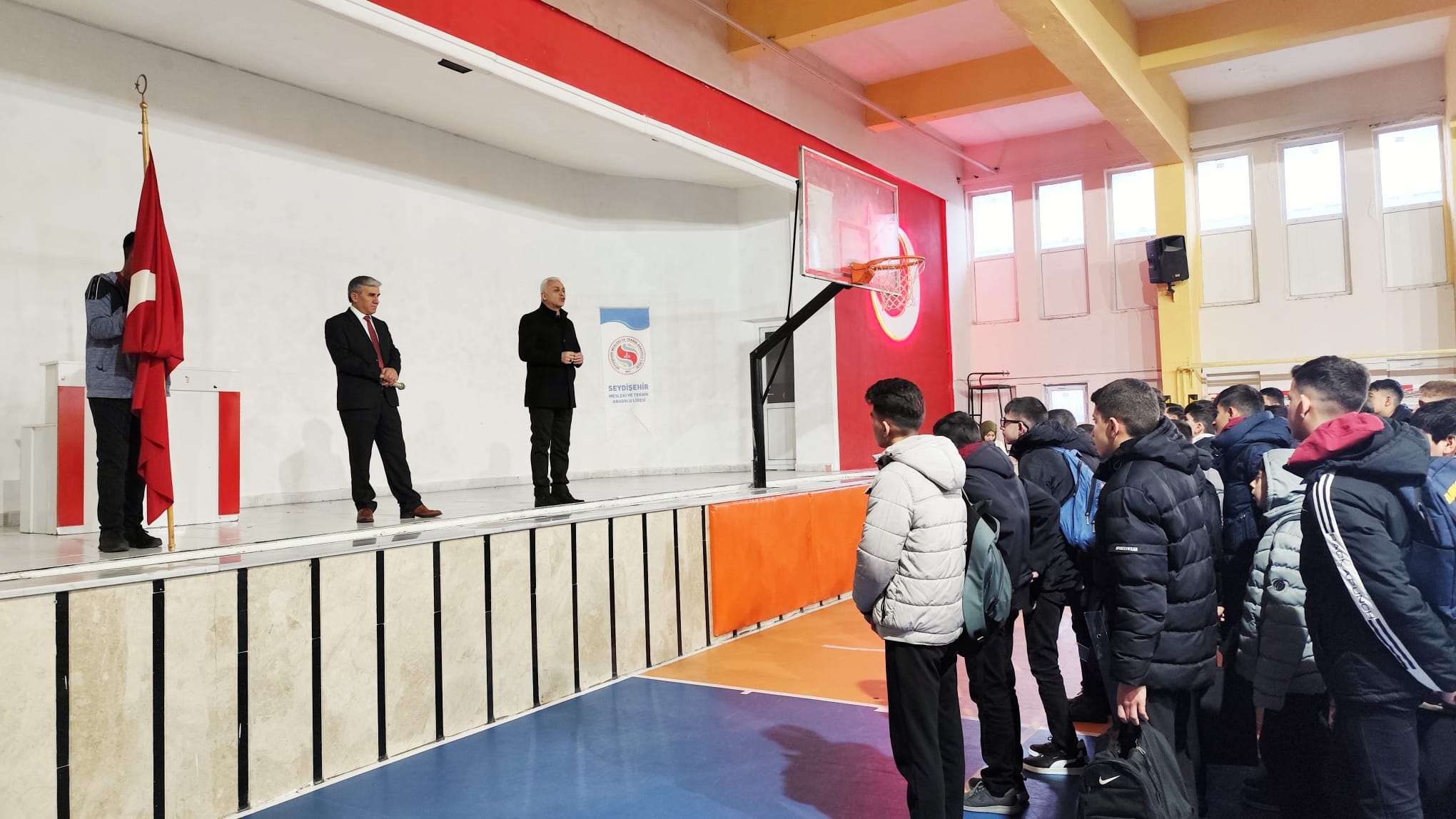 İLÇEMİZDE OKULLARIMIZ BAYRAK TEMALI TÖRENLE BAŞLADI. - Görsel 1