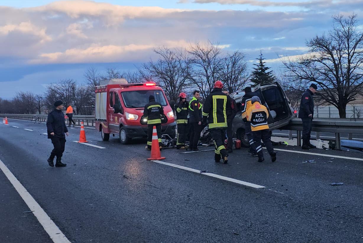 Konya'da Feci Kaza: TIR'la Çarpışan Hafif Ticari Araçta 1 Ölü - Görsel 1