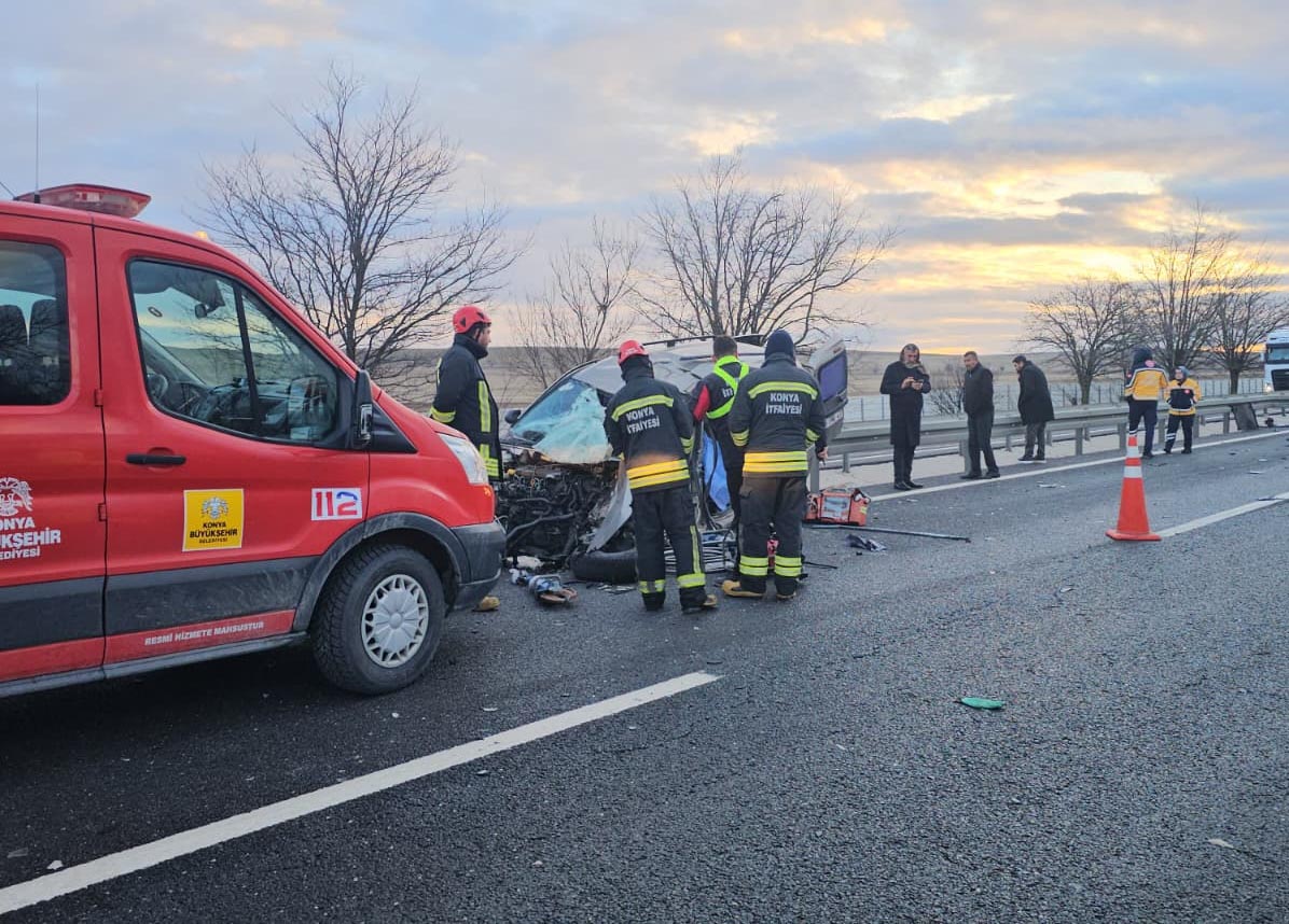 Konya'da Feci Kaza: TIR'la Çarpışan Hafif Ticari Araçta 1 Ölü - Görsel 3
