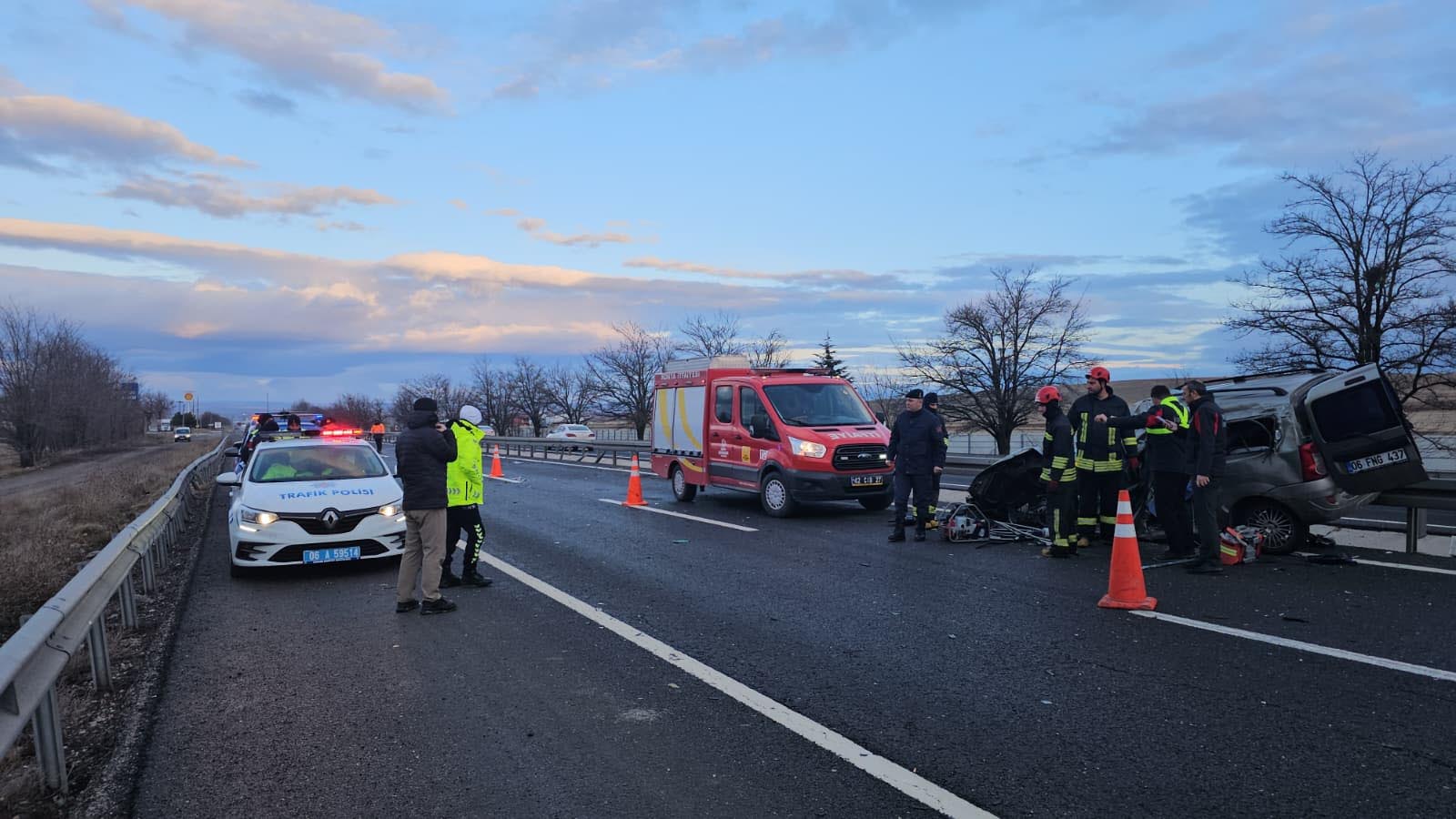 Konya'da Feci Kaza: TIR'la Çarpışan Hafif Ticari Araçta 1 Ölü - Görsel 5