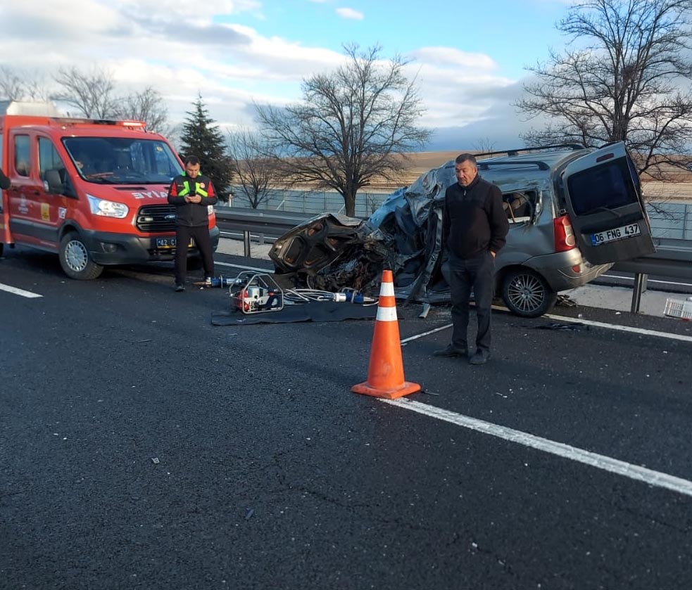 Konya'da Feci Kaza: TIR'la Çarpışan Hafif Ticari Araçta 1 Ölü - Görsel 6