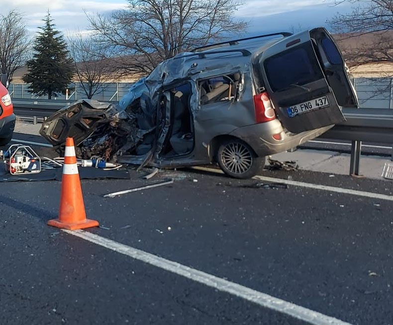 Konya'da Feci Kaza: TIR'la Çarpışan Hafif Ticari Araçta 1 Ölü - Görsel 7