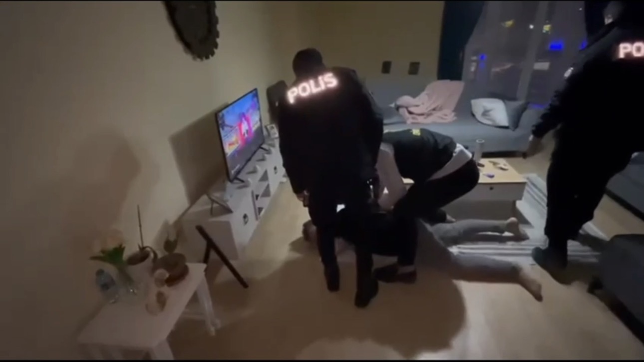 Sahte ‘araç muayene randevusu’ dolandırıcılığına 14 ilde ‘Son istasyon’ operasyonu: 25 tutuklama - Görsel 8