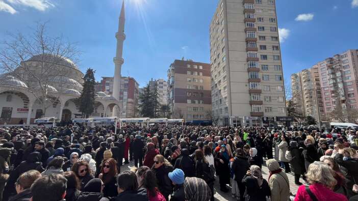 Konya’da Hüzünlü Veda: Şehit Öğretmen Fatma Nur Çelik Son Yolculuğuna Uğurlandı - Görsel 1