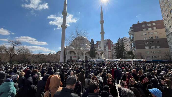Konya’da Hüzünlü Veda: Şehit Öğretmen Fatma Nur Çelik Son Yolculuğuna Uğurlandı - Görsel 2