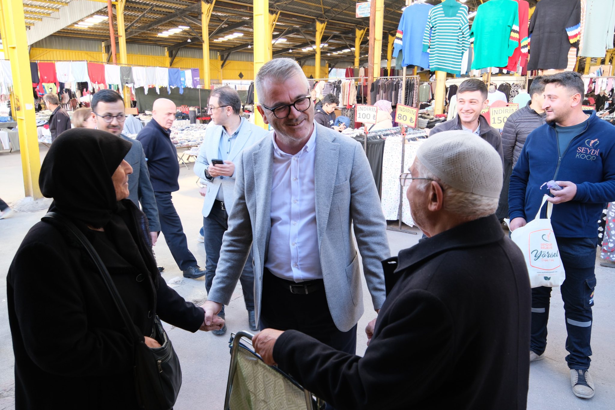 8 MART DÜNYA KADINLAR GÜNÜNDE KADINLARA LAVANTA HEDİYE EDİLDİ - Görsel 2