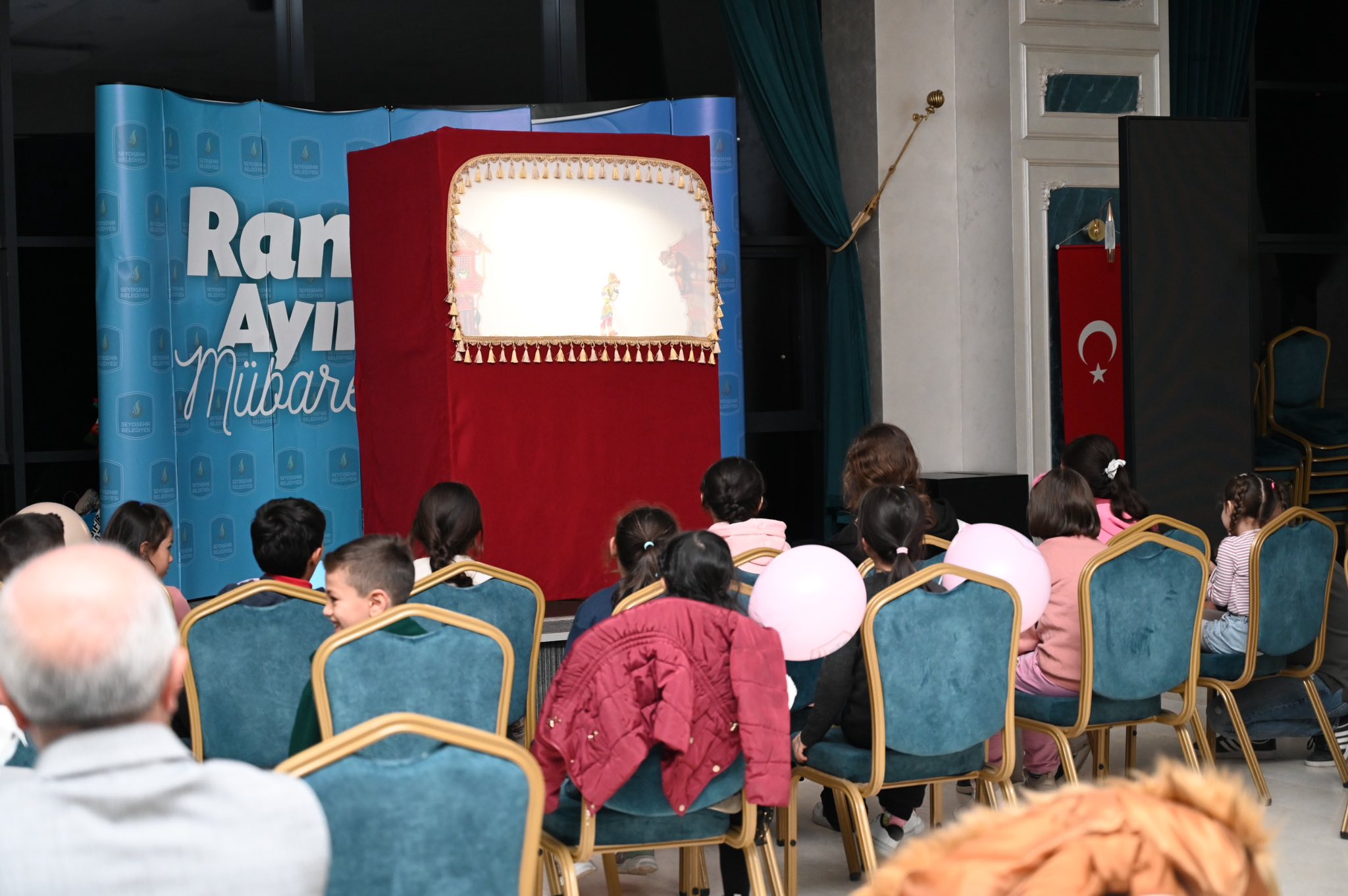 BAŞKAN USTAOĞLU ÖKSÜZ VE YETİM ÇOCUKLARLA BULUŞTU  - Görsel 1