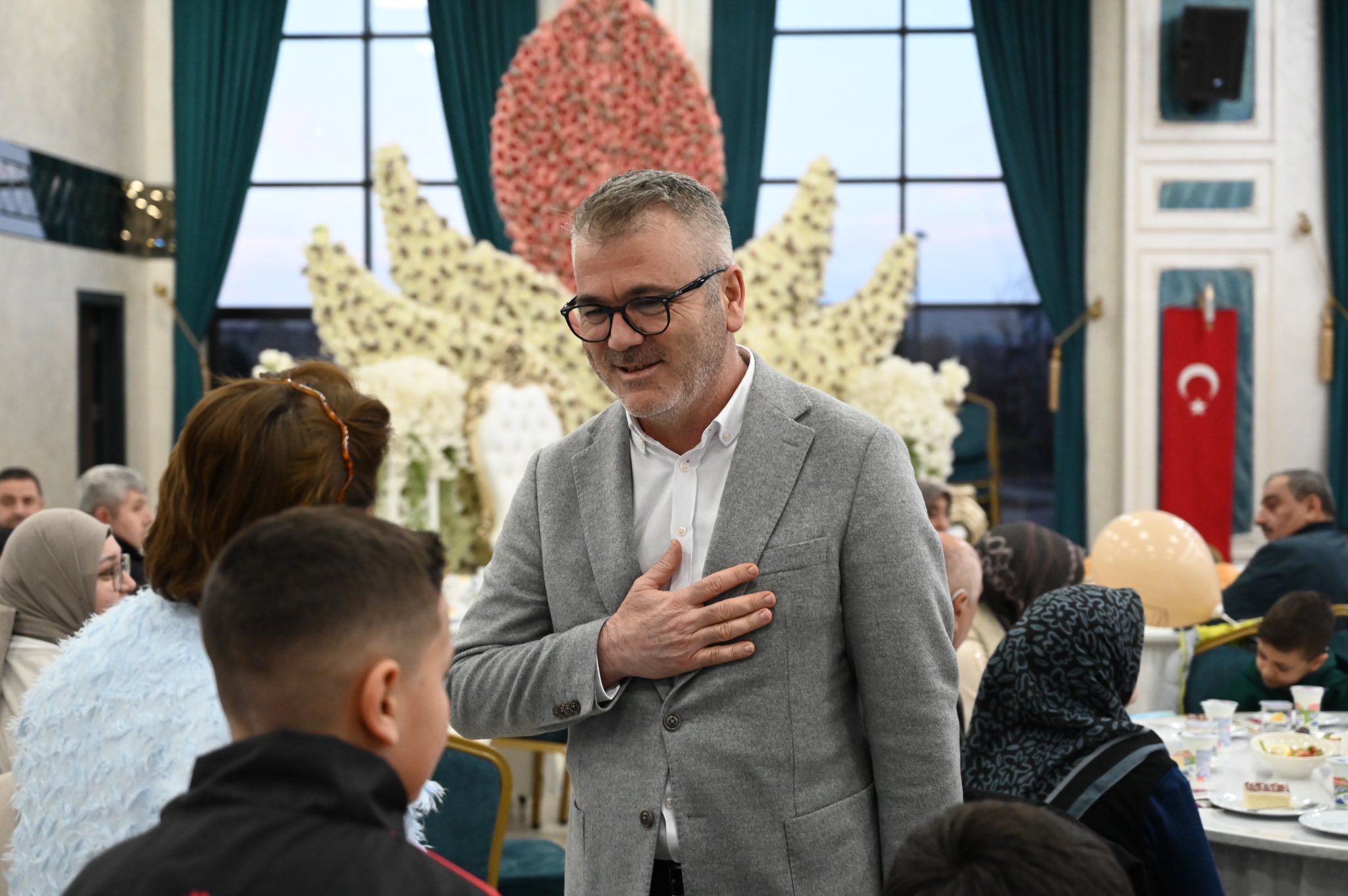 BAŞKAN USTAOĞLU ÖKSÜZ VE YETİM ÇOCUKLARLA BULUŞTU  - Görsel 6