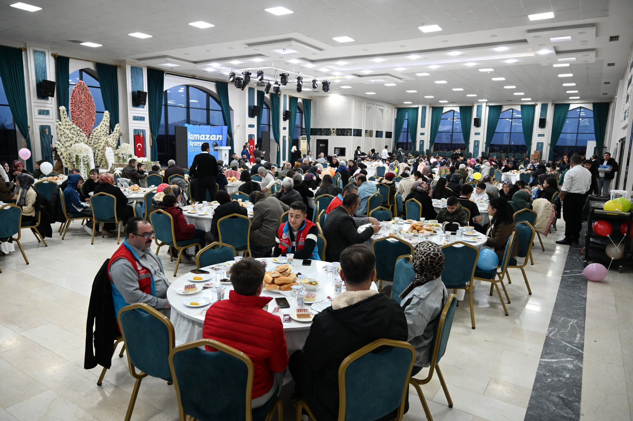 BAŞKAN USTAOĞLU ÖKSÜZ VE YETİM ÇOCUKLARLA BULUŞTU  - Görsel 8