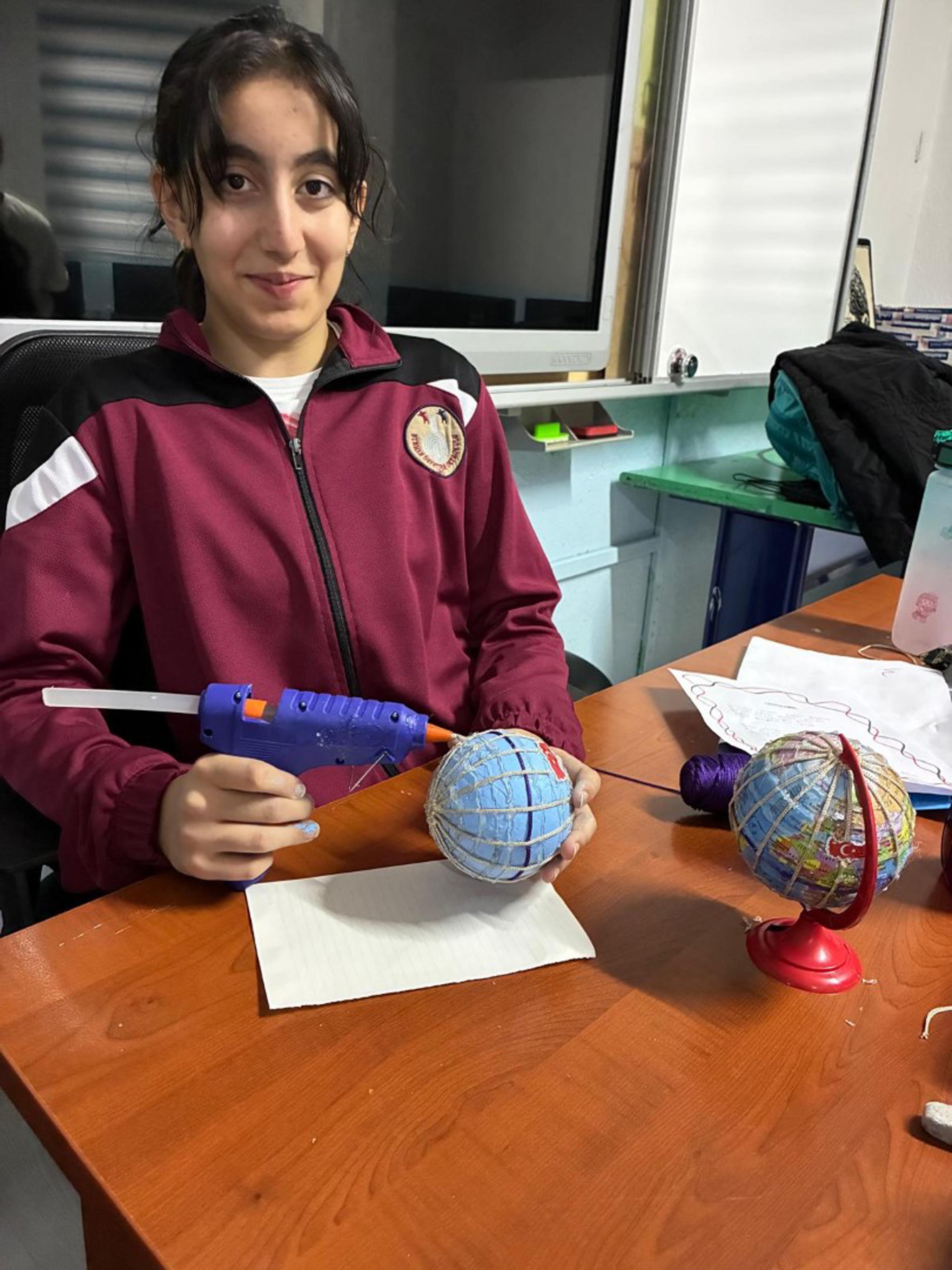 Görme engelli Seda öğretmenden 'Dünya parmaklarının ucunda' projesi - Görsel 9