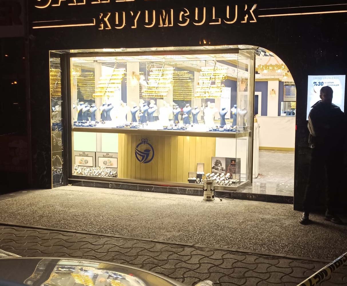 Konya'da maskeli, biber gazlı kuyumcu soygununda imitasyon bilezikler çalındı: 3 gözaltı - Görsel 6