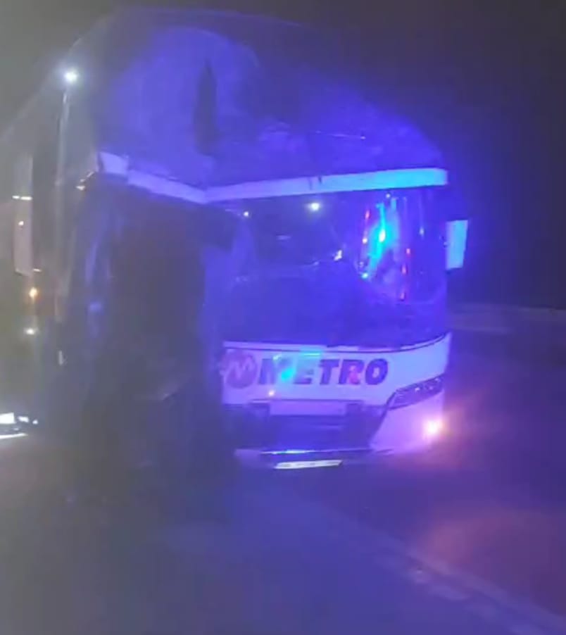 Amasya'da yolcu otobüsü, TIR'a çarptı; 11 yaralı - Görsel 3