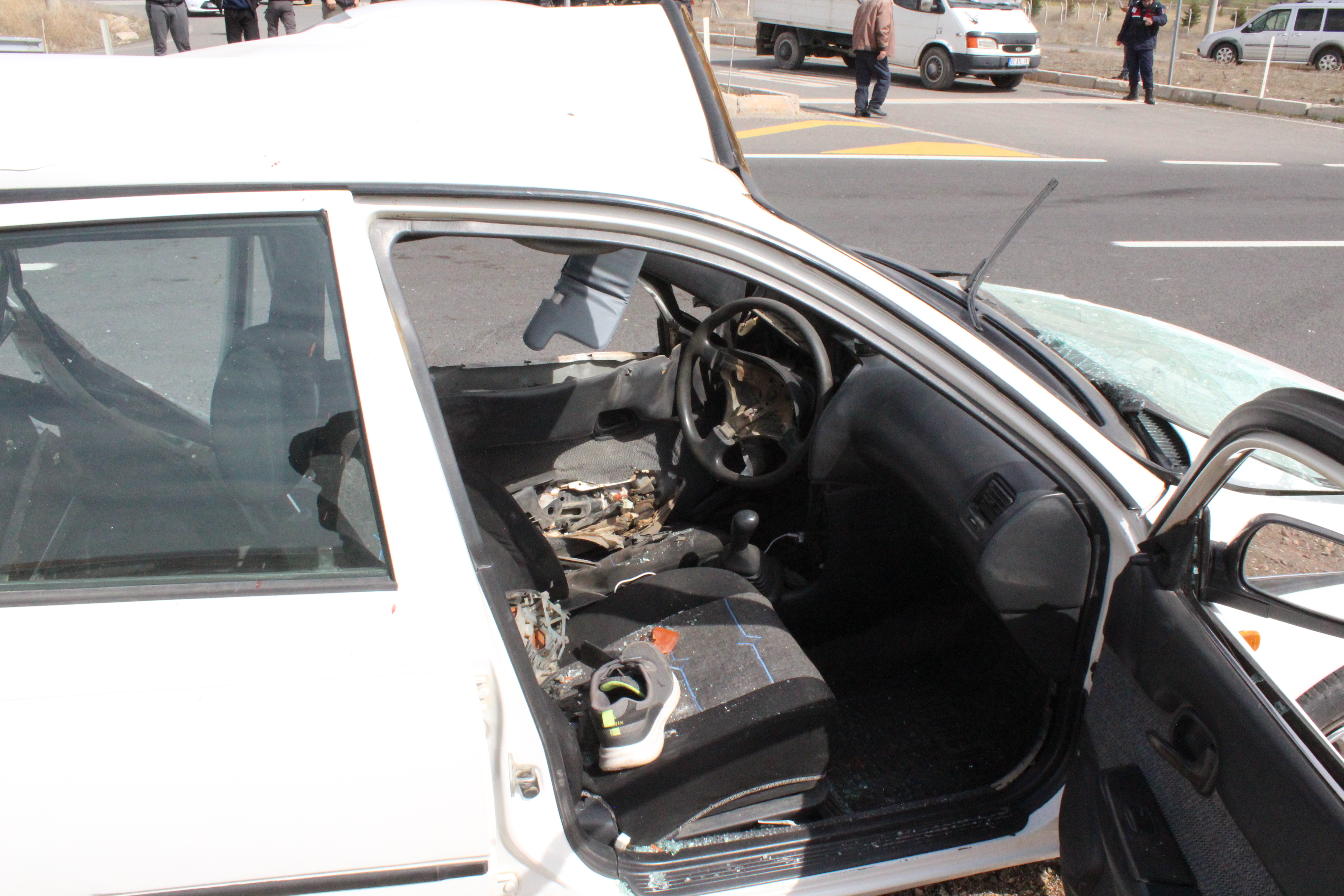 Otomobil ile kamyonet kavşakta çarpıştı: 1 ölü, 1 yaralı - Görsel 3