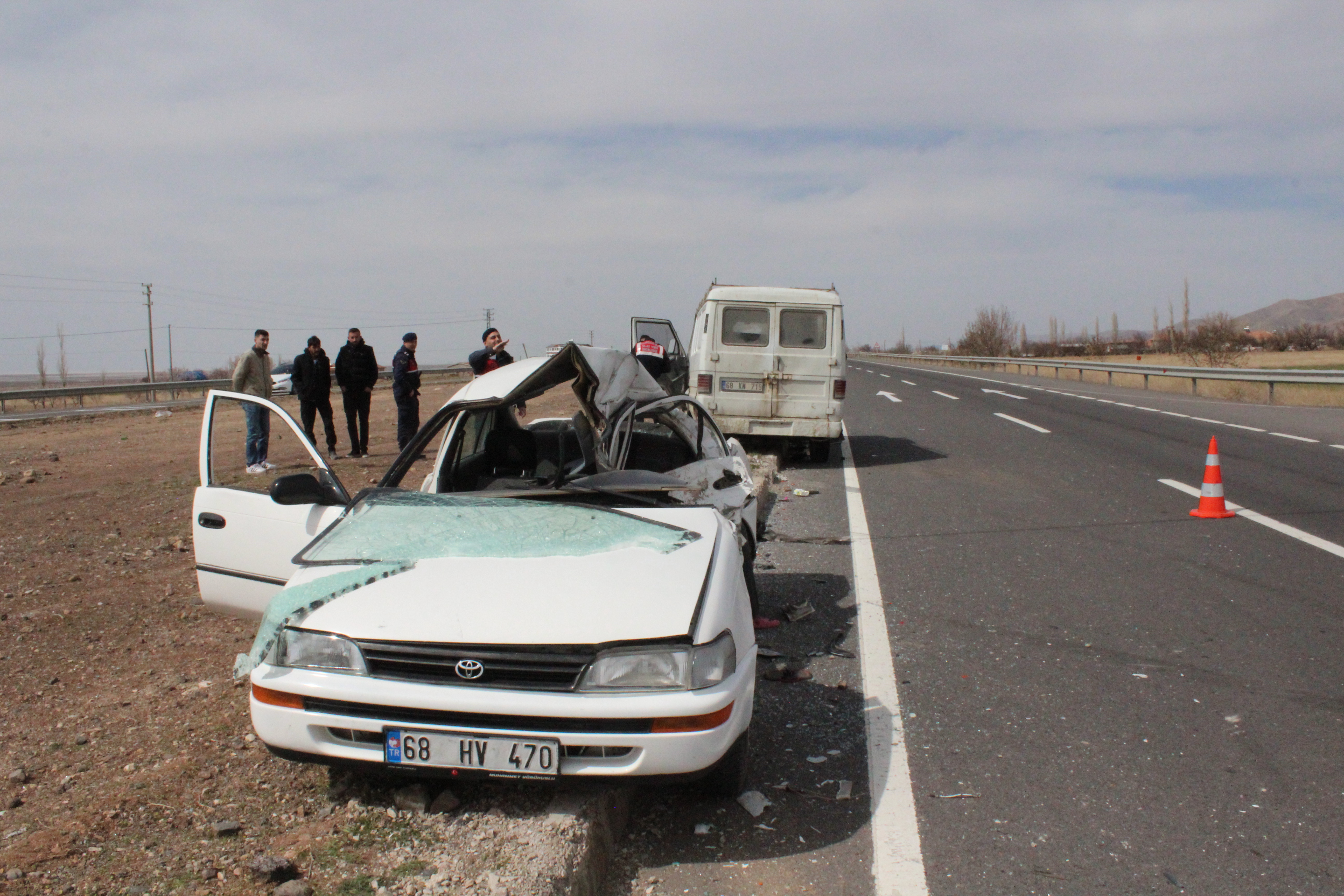 Otomobil ile kamyonet kavşakta çarpıştı: 1 ölü, 1 yaralı - Görsel 5