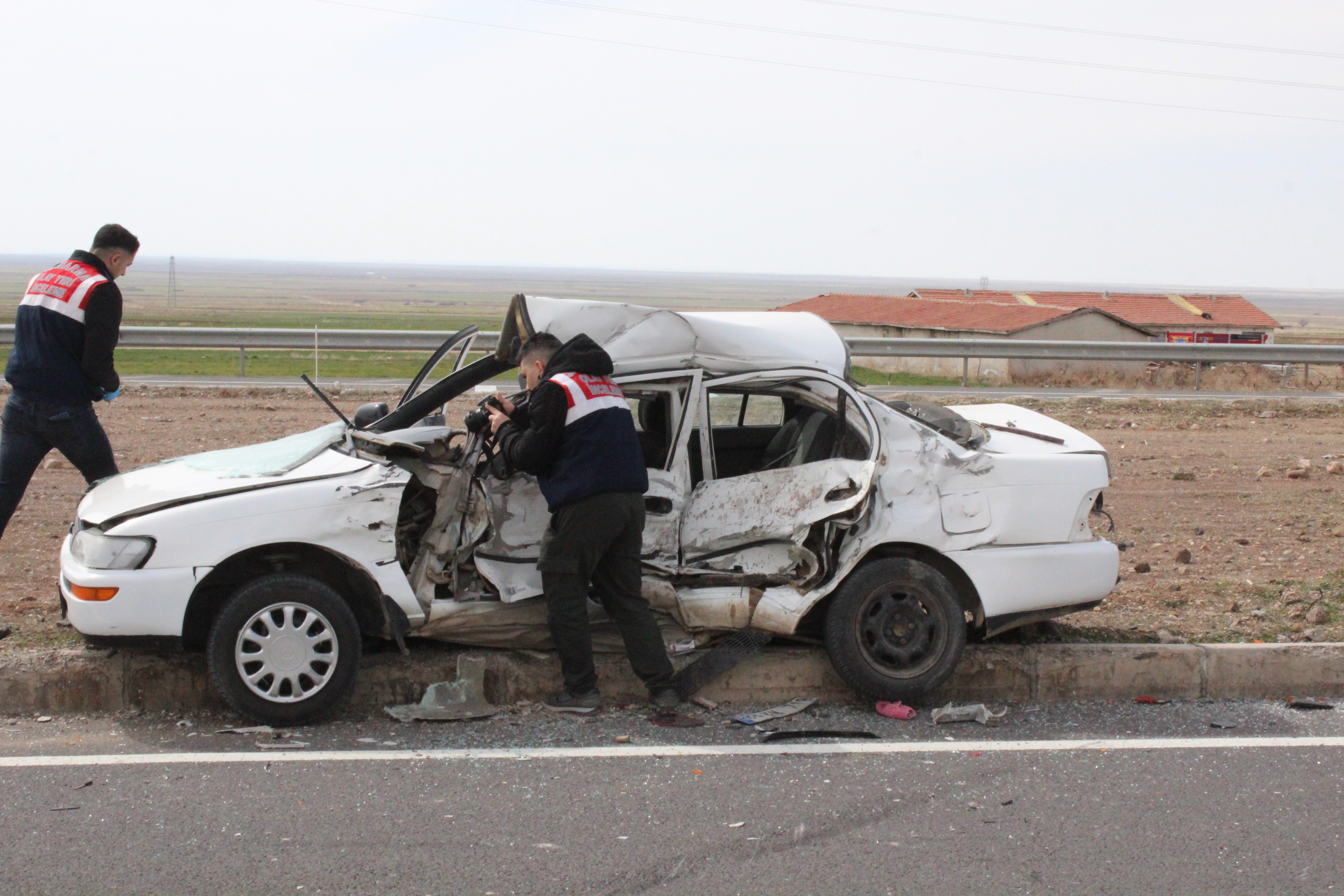 Otomobil ile kamyonet kavşakta çarpıştı: 1 ölü, 1 yaralı - Görsel 9