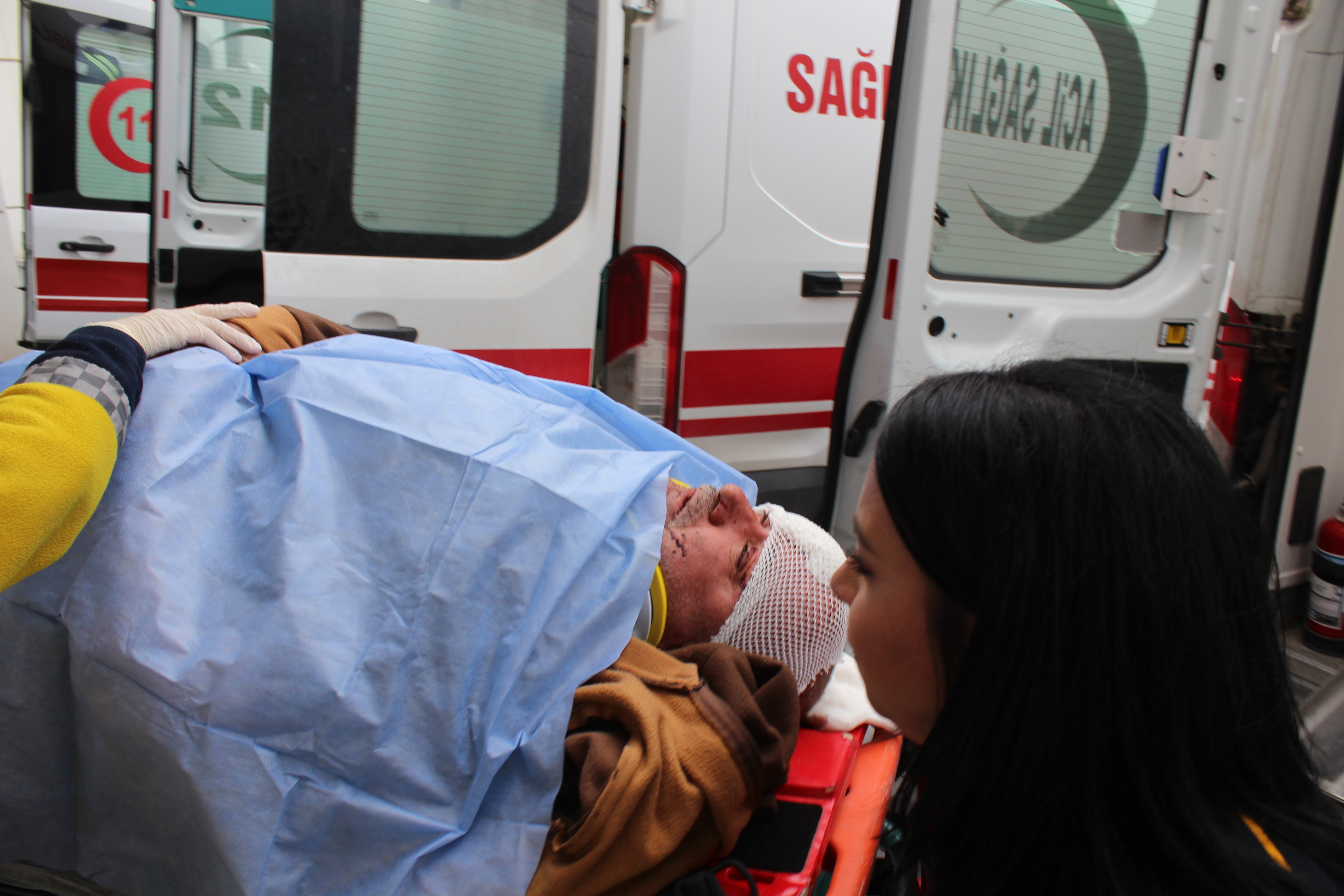 Otomobil ile kamyonet kavşakta çarpıştı: 1 ölü, 1 yaralı - Görsel 10