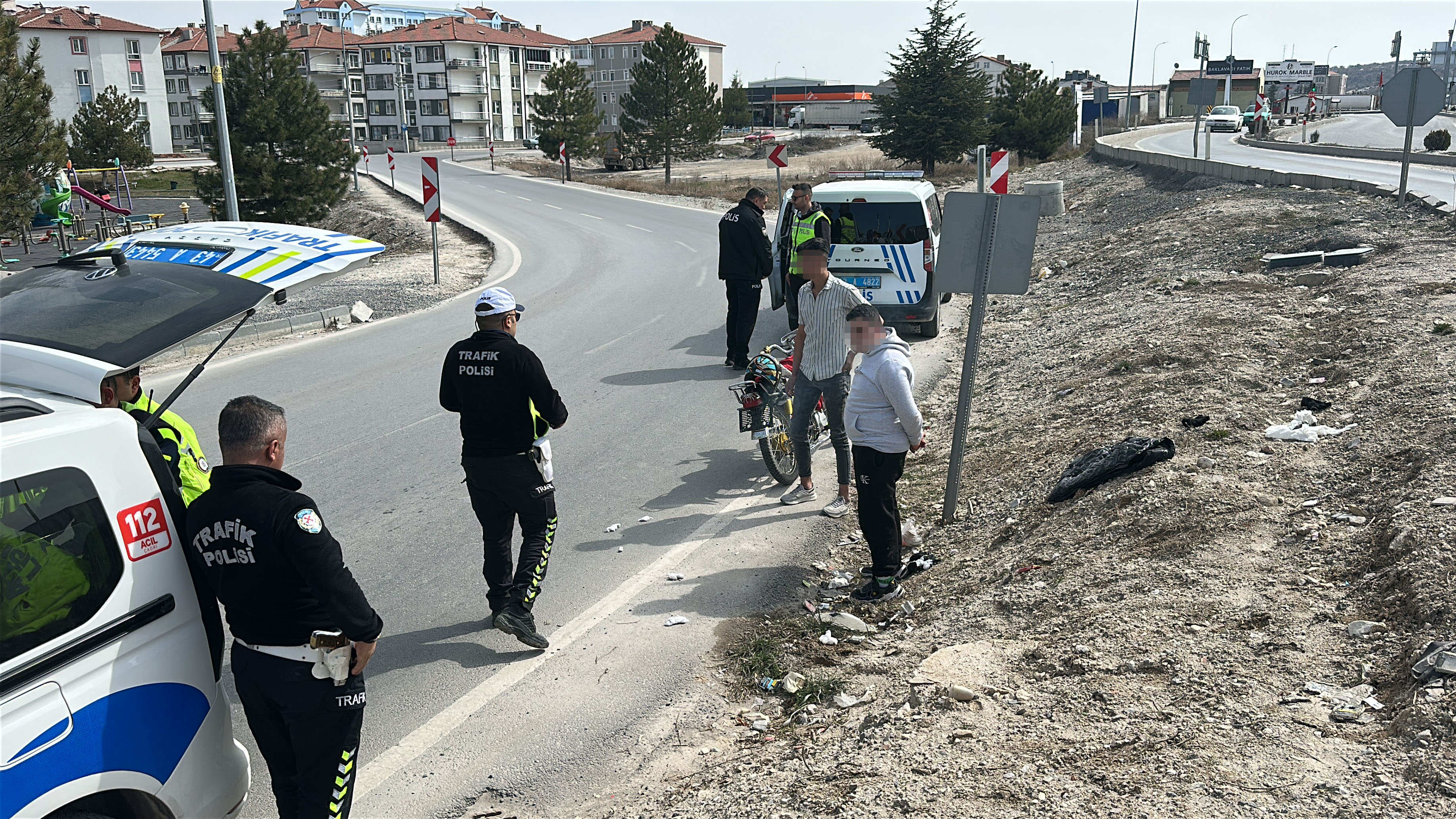 Polisten kaçıp ters yöne giren ehliyetsiz motosiklet sürücüsüne 399 bin lira ceza - Görsel 1