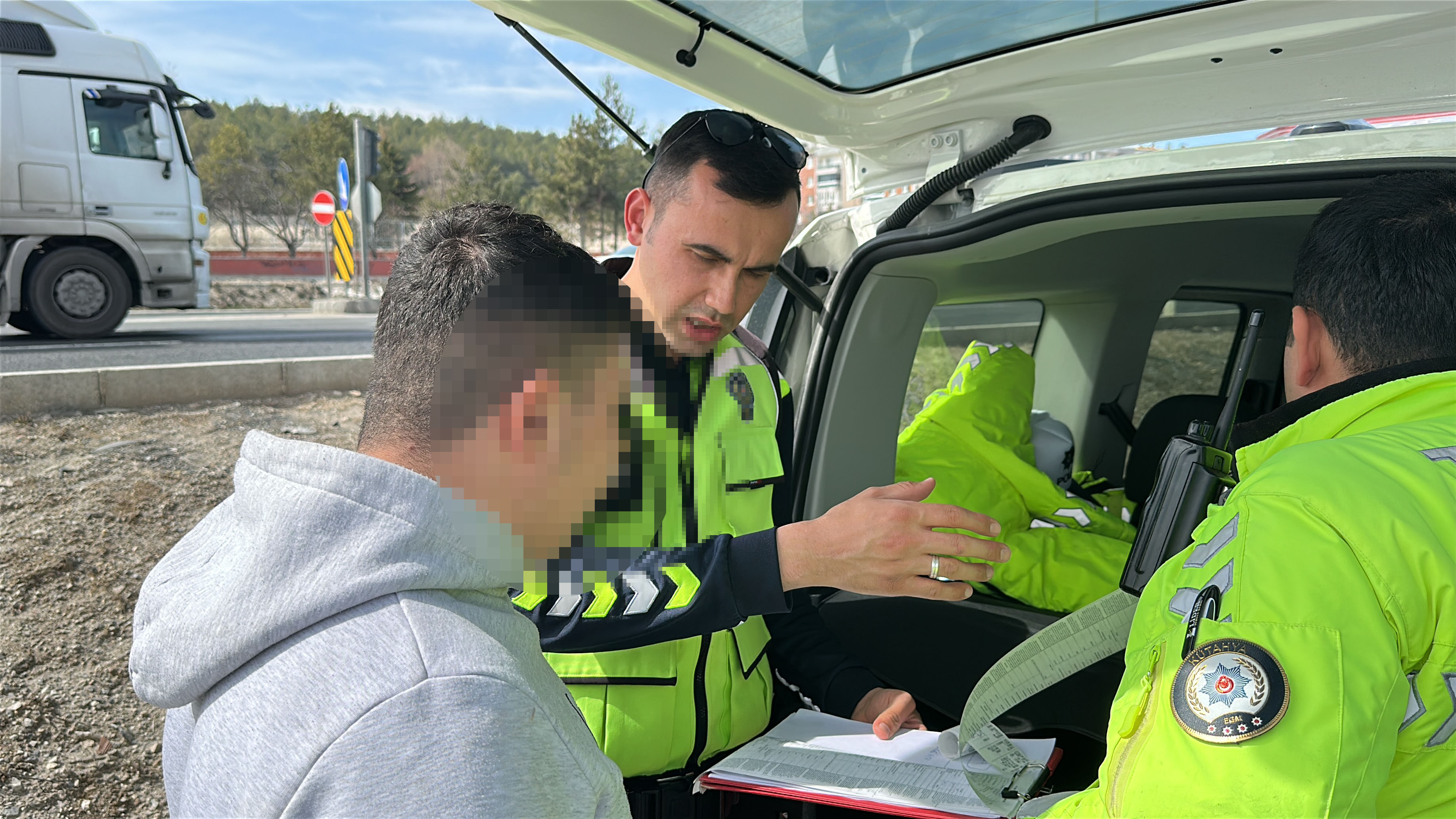 Polisten kaçıp ters yöne giren ehliyetsiz motosiklet sürücüsüne 399 bin lira ceza - Görsel 3