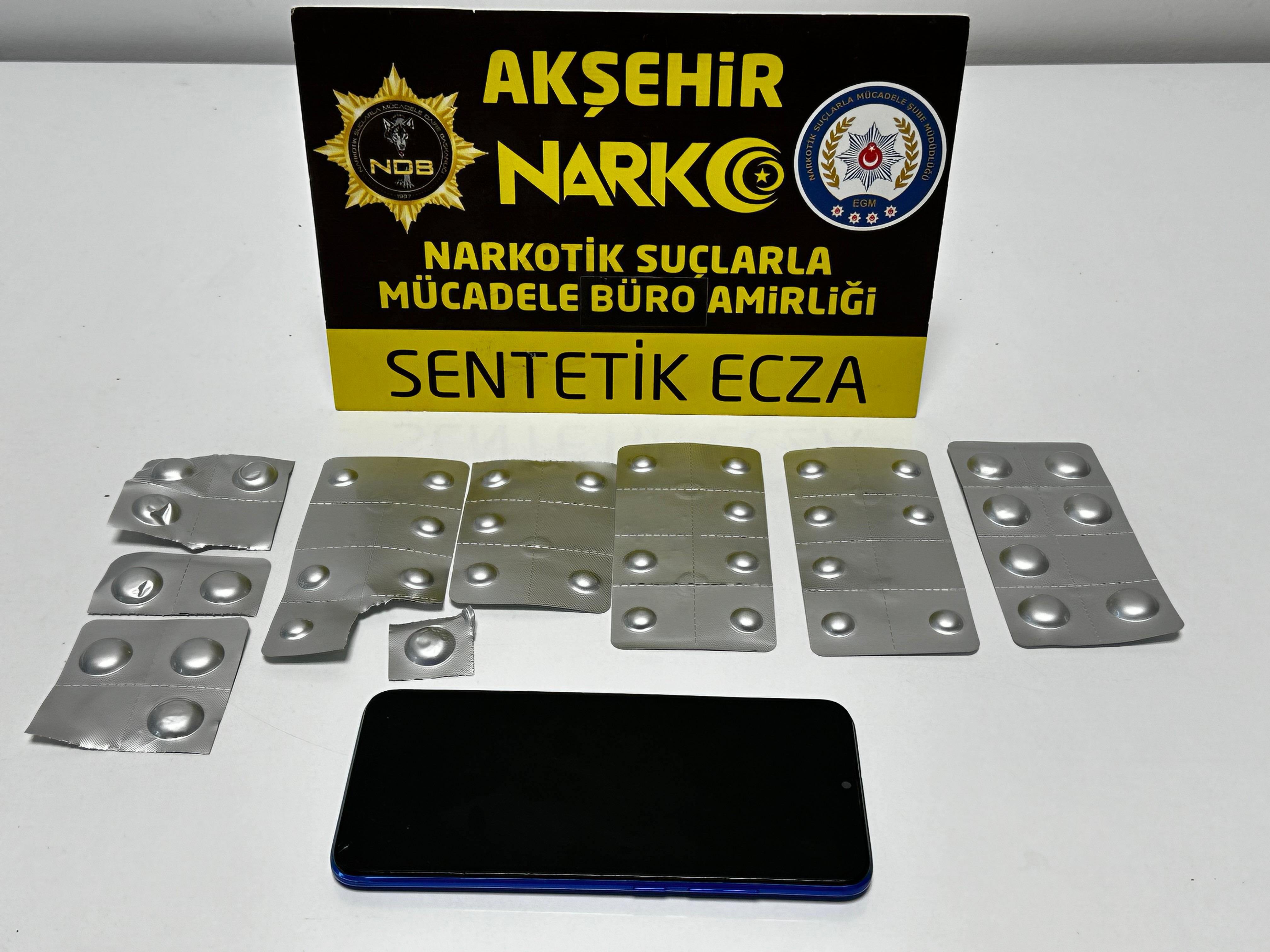 KONYA POLİSİNDEN İKİ AYRI OPERASYON: KAÇAK SİGARA VE UYUŞTURUCUYA DARBE - Görsel 1