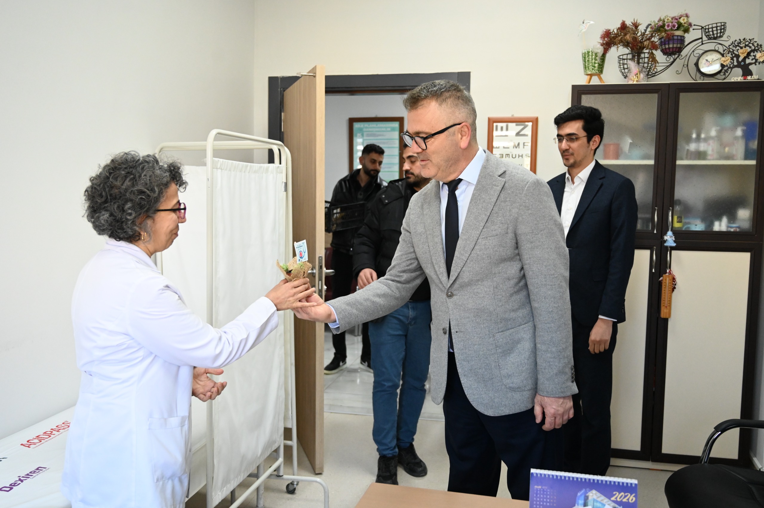 BAŞKAN USTAOĞLU’NDAN  SAĞLIK ÇALIŞANLARINA ZİYARET  - Görsel 2