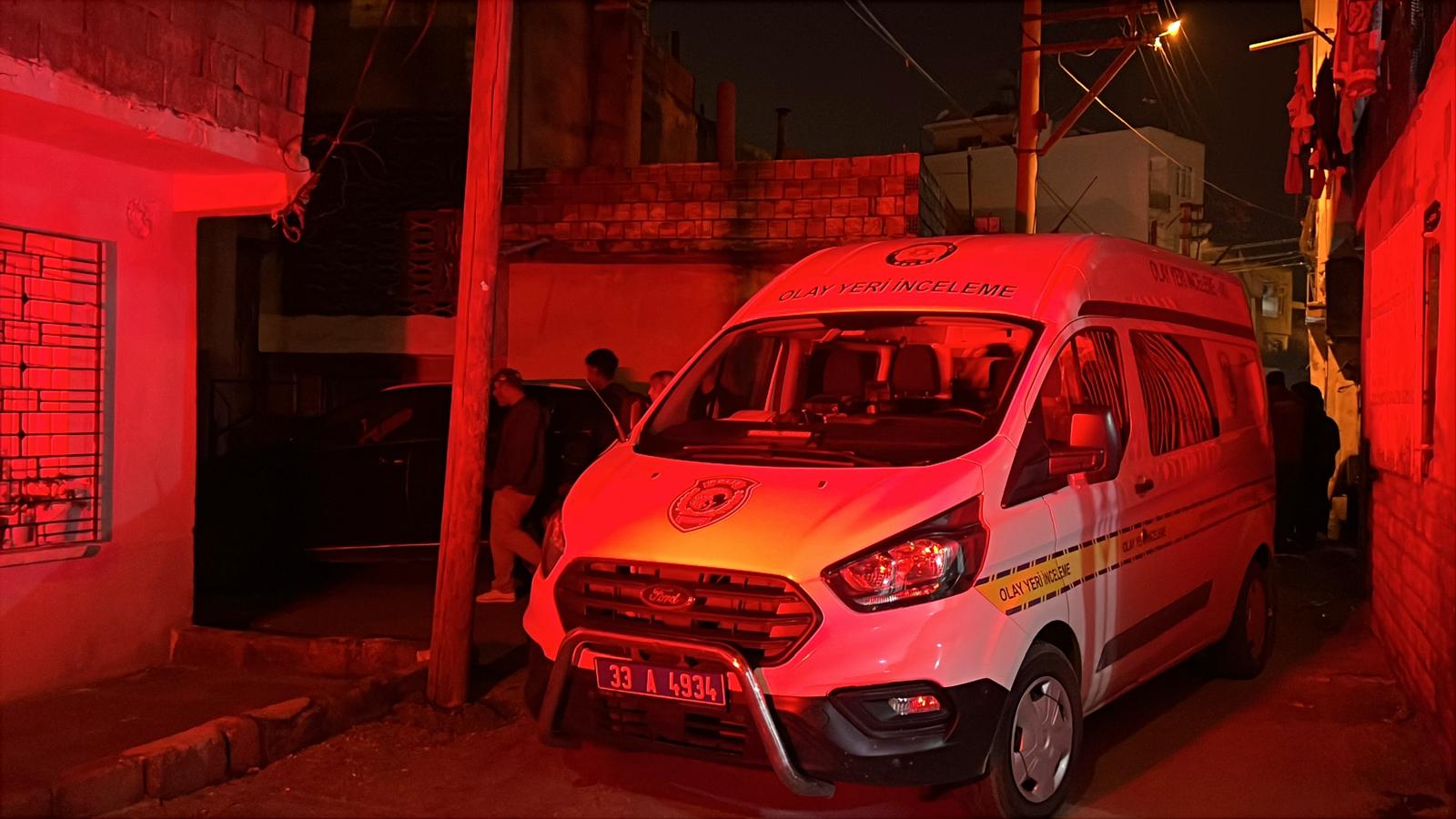 Silahlı kavgada sokaktan geçen genç kız öldü, 1 kişi de yaralı - Görsel 2