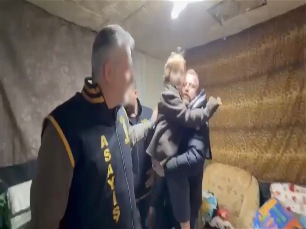 7 yıl sonra annesiyle yeniden tanışan ve ilk kez 'anne' diyen Nazar: Rebecca kötü değil, iyiymiş - Görsel 8