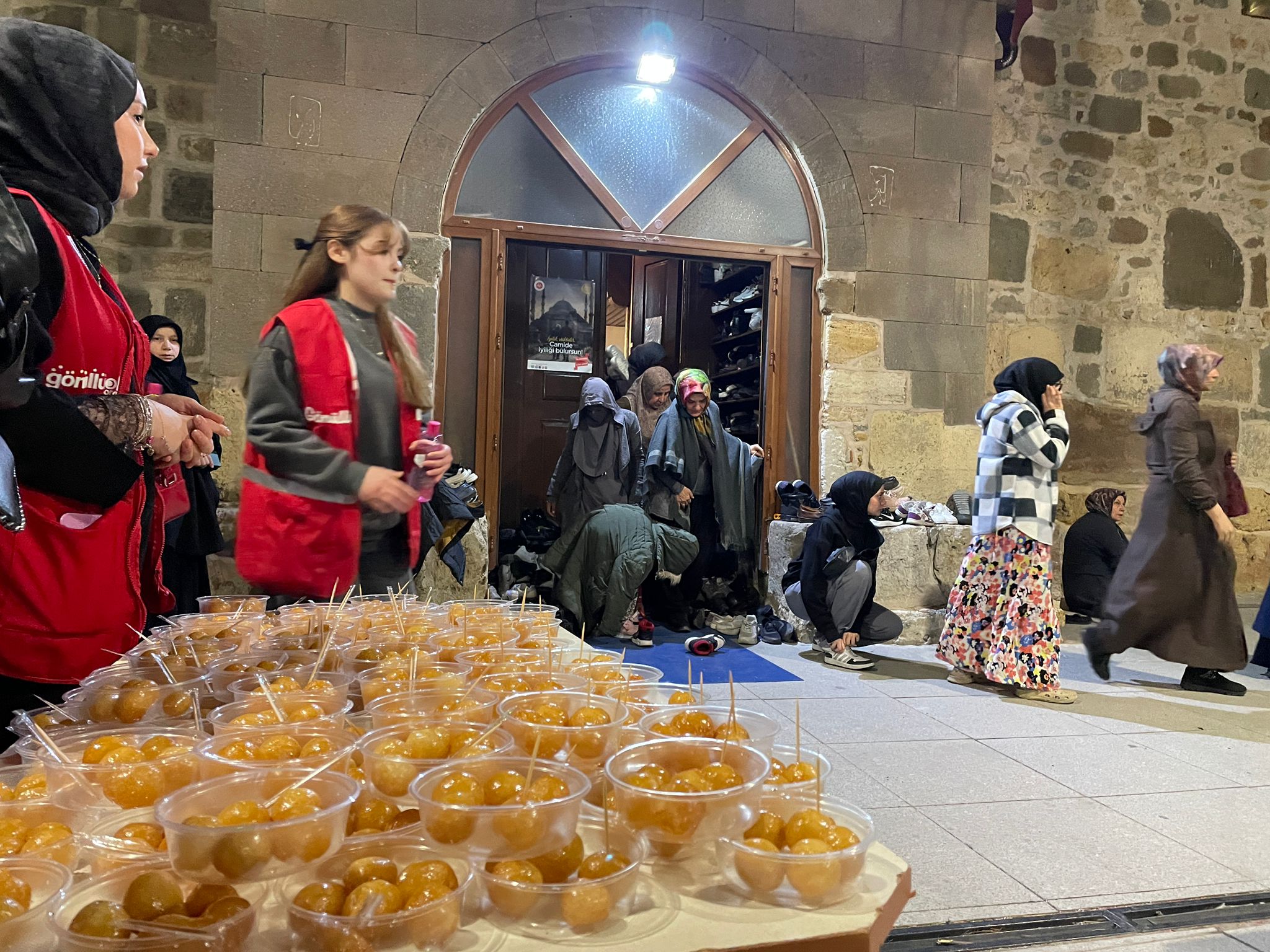 Seydişehir'de Şehitlerin Ruhu İçin Lokma İkramı: Kızılay’dan Anlamlı Vefa - Görsel 1